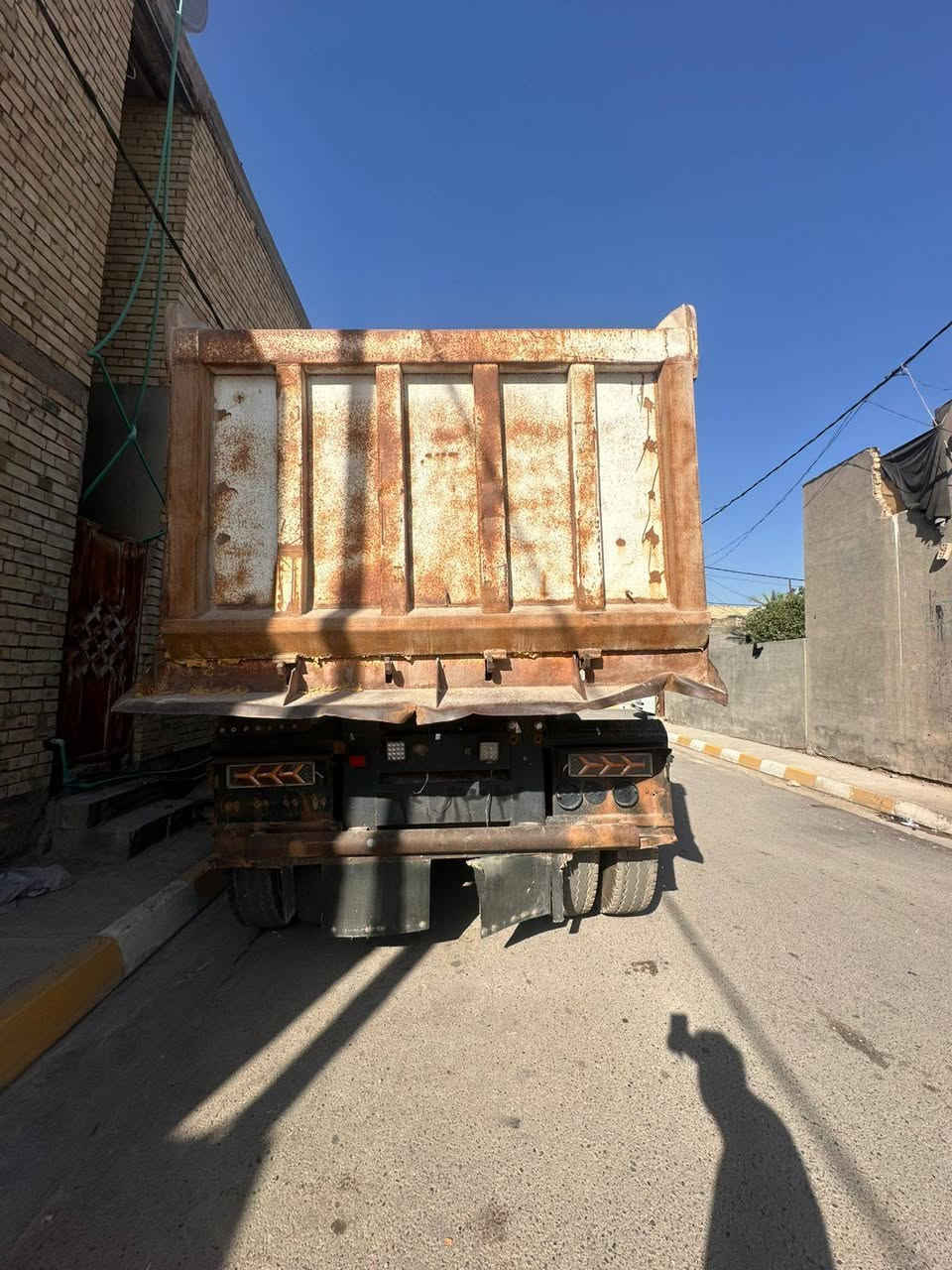للبيع عربانه حداديه ثلاث دناكير 16 الماني ترهم اربع مرتاحه  تايرات زوجين جدد والباقي نص عمر  العربانه لعاب شريط كله جديد ذرعه 32 متر السعر 110 وبيها مجال اللاستفسار اتصل ***********
