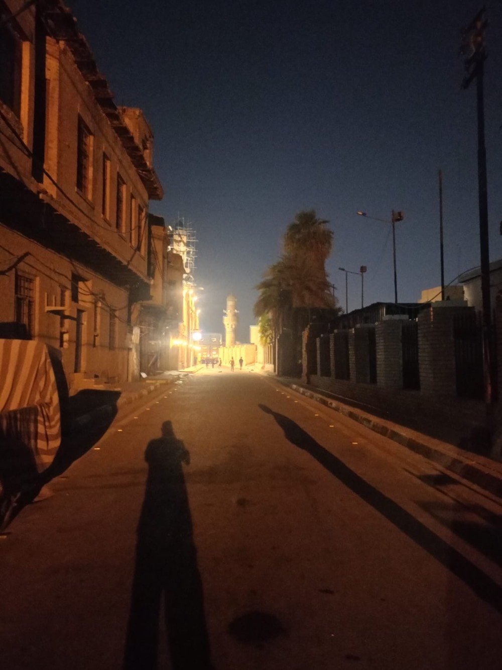 السلام عليكم عقار للبيع الميدان مجاور البريد القديم مقابل الاعدادية المركزية للبنين يحتوي على 3طوابق الساحة 137متر
الوجة 19.5
نزال 7
للاستفسار اكثر والسعر اتصل
ملك صرف طابو
***********