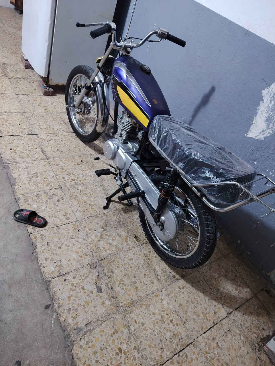 دراجه للبيع كلك كلك مديل 18 نامه برو السعر 300وبيها مجال للشراي العنوان نجف كوفه جمهوريه مامتواجد ؏ فيس الرقم ***********
