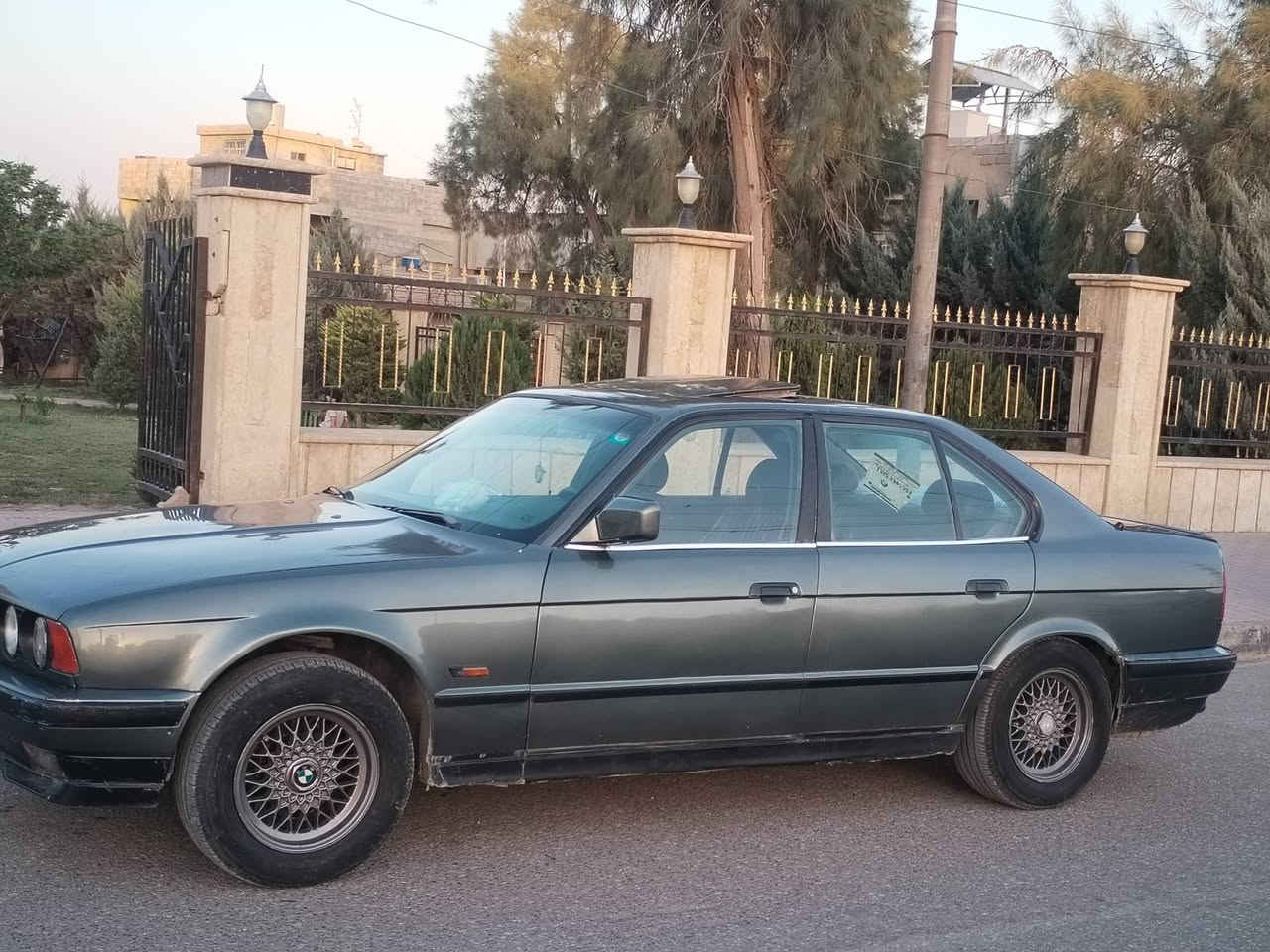 بي ام حجم٥٣٥ فول فول تبريد قطرت خياسان مابيها حيل نضيفه مصروف عليها السعر ٤٠ بيها مجال شي قليل رقم *********** عنواني ربيعه تل الهوئ
