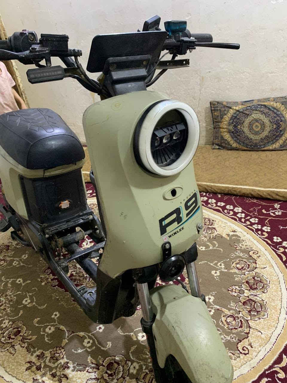 السلام عليكم ورحمة الله دراجه شحن للبيع ار تسعه
دراجه ار تسعه للبيع الدراجه ناقصهه بطاريه وحده والبقيات كلشي مابيهن والدراجه بيهه ضفيره جديده وتاير خلفي جديد بس بيهه بطاريه وحده عطلانه وياها الكاعيه مالتهه وهم وياها التجوه العنوان بصره جمهوريه السعر 280 وبيهه مجال حك الجيه 
لاستفسار ***********
