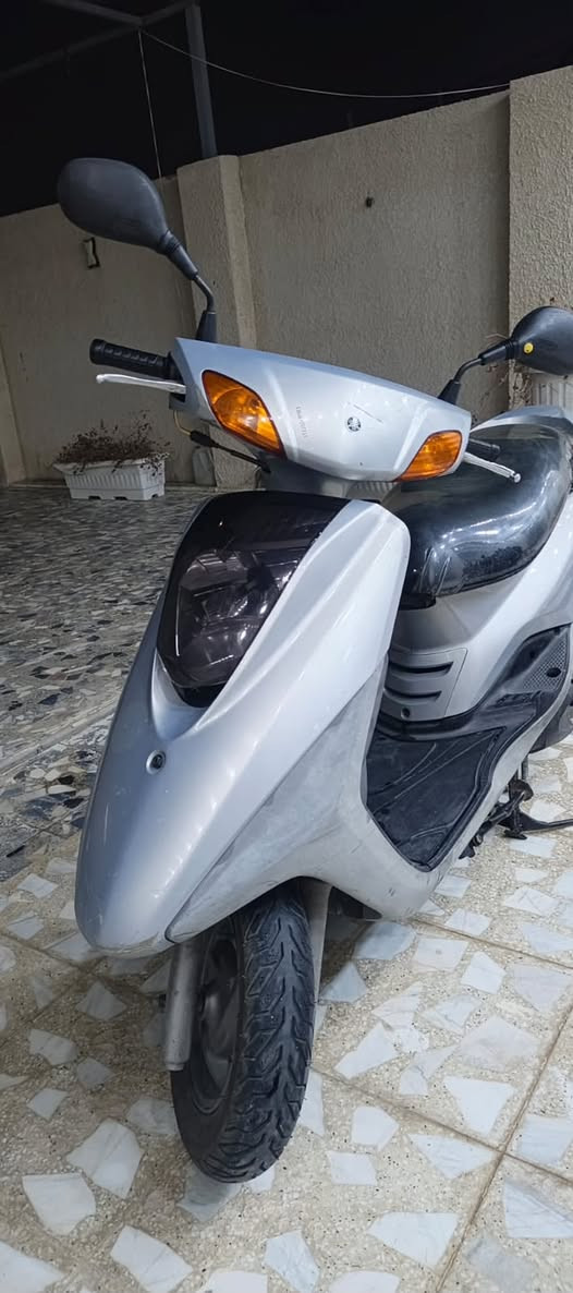 السلام عليكم
بريز للبيع جديدة كلش مال رمبة صارلها شهر من نازلة برغي مامفتوح بيها

كلها ختم واحد حتى المرايات 

سعرها 900 وبيها مجال بسيط 

مكاني بغداد 

***********
