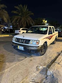 نيسان موديل ٢٠٠٣ السيارة جاهزة من كلشي ماعدة التبريد والسيارة مصبوغة ع...