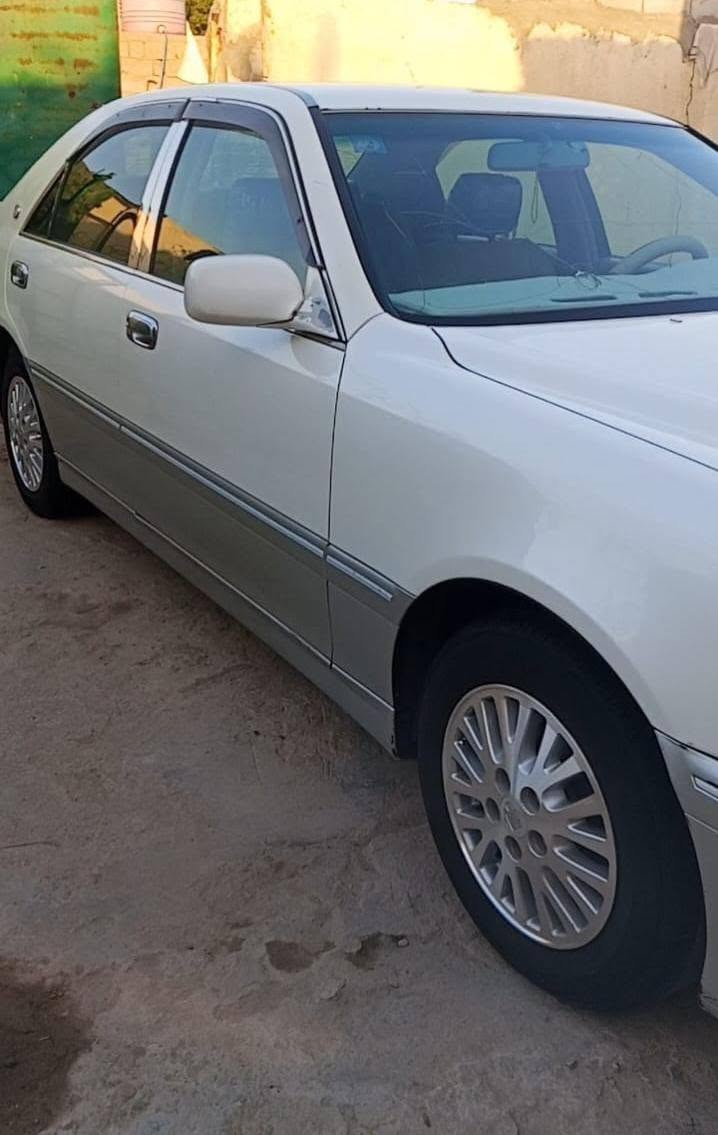 السلام عليكم   ملكه للبيع دخول جديد قرار48
كصتين مكينه اثنين ونص حداديه جديد دخم تاير رقم ذي قار نكليزي بسمي مداور ثاني يوم 
السياره حله من الصورة سعر 90وبيه مجال ***********مكنه بصره سفان
