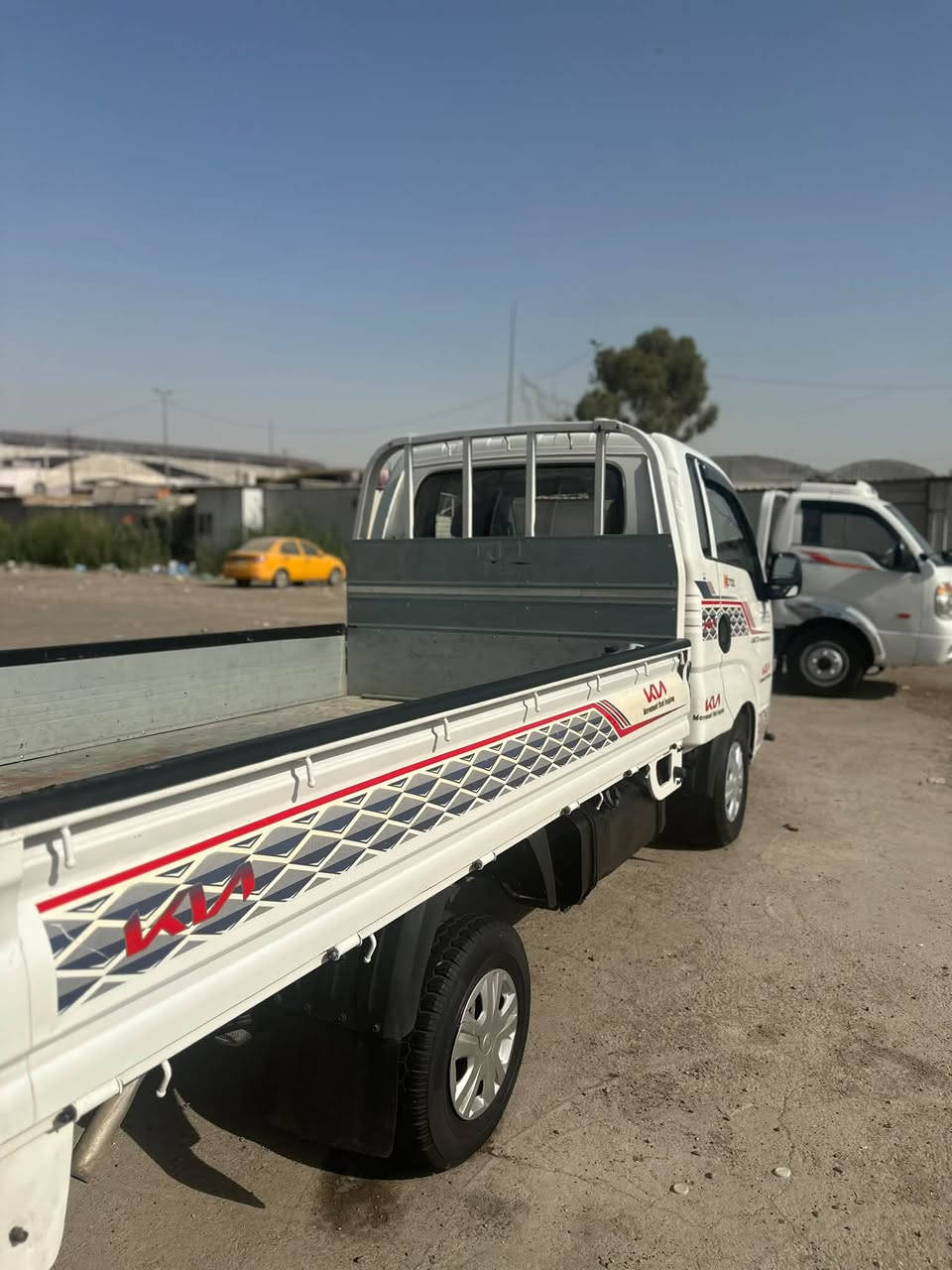 السلام عليكم كيا بنكو 2700موديل2018رقمه بغداد دولي حداديه جيده محرك جيد العنوان بغداد رقم الموبايل ***********
