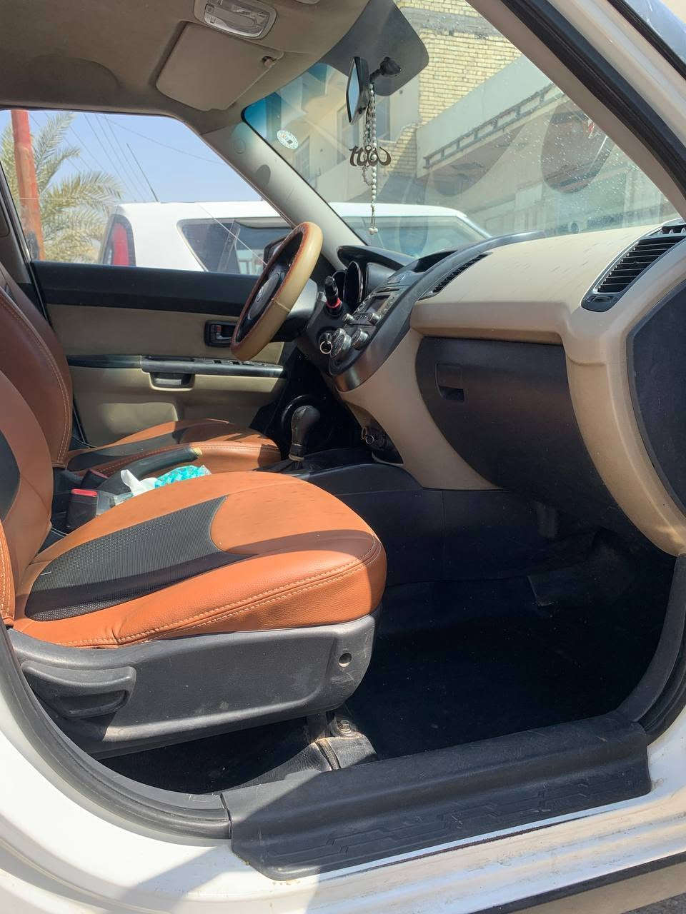 الســــــلام عليكم
بعد اذن الادمن

الســعـر  87   $
بيها خبزه 😉 (نص گرصة بالدشبول)...
كيا صول 2011، خليجي، 1600، تبريد فول، ماشية 248000 كم، رقم اربيل، سنويه 2030، السيارة نظيفه مثل ما واضح بالصور وسونارها كذلك موجود، ***********

نص مكتوب في الصور:
- i love here hila 17-9-2017