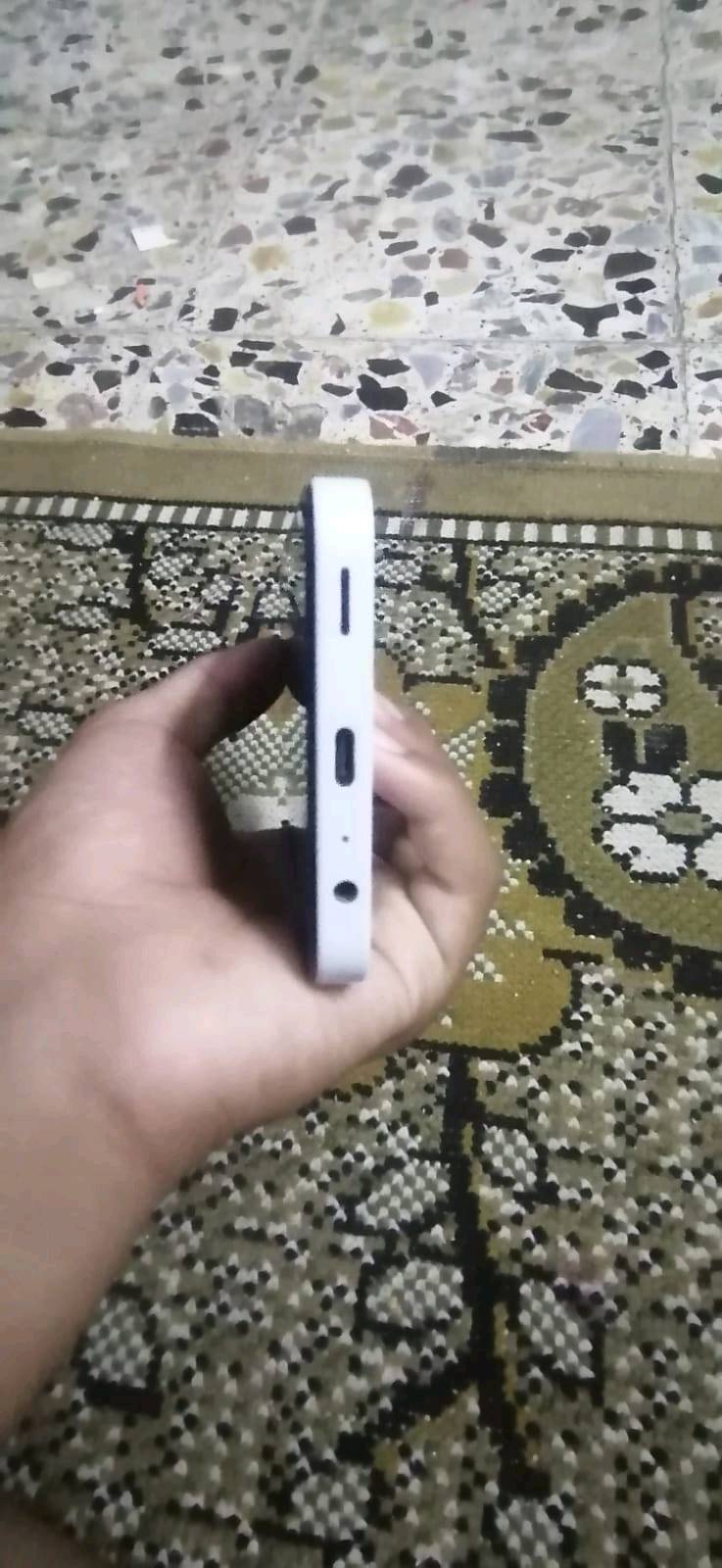 سلام عليكم 
موبايل سامسونك A15 للبيع
نضيف كلشي مامبدل بي مادخل تصليح
البطاريه. 5000 ملي امبير بطاريه ضخمه
ملاحضه. هاذي الكسور الي موضحه بل صور فقط بل الكلاسه. 
السعر166 وبي مجال للشراي
لايجود توصيل.