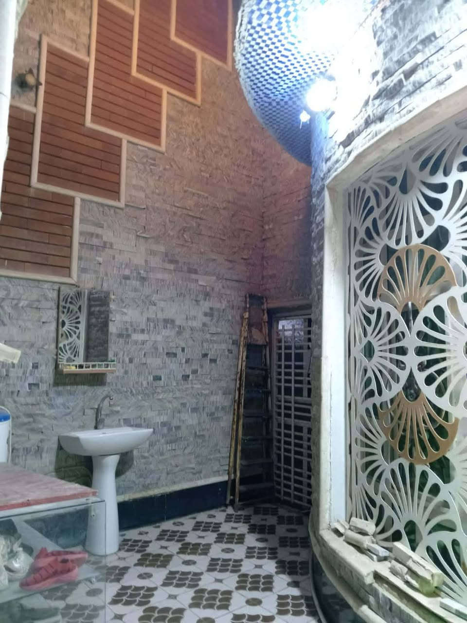✨ فرصة ذهبية لا تعوض في قلب الديوانية! ✨
​🏠 دار سكن حديث للبيع (طابو صرف)
📍 الموقع: حي الجمهوري - شارع سالم (بقلب الولاية، متوفرة كافة الخدمات)
📐 المساحة: 200 متر مربع | التصميم: طابقين بناء حديث تحفة فنية (كونكريت مسلح)
​تفاصيل الدار:
​🛏️ غرف نوم عدد 3
​🛋️ صالتين واسعتين + استقبال منفصل
​🍳 مطبخ حديث متكامل
​🚿 صحيات داخلية وخارجية
​🚗 طارمة كبيرة جداً
​🏛️ واجهة الدار حجر بالكامل
​💡 ملاحظة: الدار غير مطلوب ولامحجوز، وجاهز للانتقال الفوري!
​📩 لمعرفة السعر:
اضغط (لايك 👍) وعلق بـ (تم) لتصلك كافة التفاصيل على الخاص، أو اتصل مباشرة بالأرقام التالية:
📞 ***********
📞 ***********
​🏢 مكتب دبي للعقار والمقاولات العامة
📍 العنوان: الديوانية - سايدين الجمهوري - مقابل مدرسة القدس للبنات.
