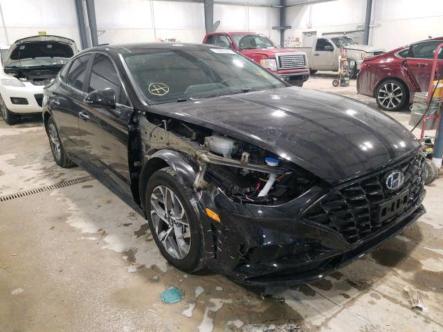 sonata sel + premium black color 2020
اعلى مواصفات من فئة sel الامريكي

محرك 2.5L  دبل نوزل 
كير AT من 8 سرعات 
بنوراما
رادار ( تنبيه تصادم + تنبيه حركة السيارة الامامية ....)
نظام ABS لحماية من التصادم المحقق + تنبيه عند الرجوع (R)
تحكم ستيرن
3 مودات للقيادة 
قيادة شبة ذاتيه 
تنبيه الخروج من المسار 
تحديد سرعة ( مثبت سرعة)
اتو هولد ( توقف اوتماتيكي)
هاند بريك كهرباء (P)
حساسات ضغط الهواء
نقاط عميه بالمراية الجانبية + تحكم كهرباء + تنبيه صوتي عند الانعطاف + انارة انعطاف 
المراة الوسطة بيها 3 ازرار قابلة للبرمجة لربطها مع جهاز اخر ( مثلا باب كراج....)
تبريد قطعتين + تبريد مناخ منفصل + التبريد ثلج 
عند تلقي مكالمة هاتفية التبريد ينصه وحده 
كشنات جلد اسود
كشن كهرباء 
كشنات تدفئة
ستيرن تدفئة 
جنطه ذكية 
جام كهرباء ( الجامات الامامية دبل جام)
قفل ابواب سنتر + قفل الجام + قفل الباب تلقائي + السيارة لا تقفل اذا كان المفتاح في داخلها 
دخول ذكي من الجانبين (باب السائق وباب الراكب) + انارة ترحيب
بصمة تشغيل + تشغيل عن بعد 
سماعات عدد 12 سماعة من شركة بووس ( boss)
شاشة كبيرة + عداد شاشة الكترونية + ابل كار بلي واندرويد اوتو 
شاحن لاسلكي
كامرة خلفية
ويل حجم 18 رياضي
عداد المشي 147 الف كيلو حقيقي 
شديتلها انارة محيطي 18 قطعة موزعة بسيارة بجميع الالوان والمودات المتنوعة + حساسات رجوع صوتية

السيارة بدون حادث وداخله سرقه جاملغات بلمقدمة ومبدليهن وصابغيهن يعني ما بيها ضربة مكفولة من ضربة البجم والجنطه والجوانب شوف صور الحادث المرفقة .....بيها فقط بارد

السيارة نظيفه وع ايدي وحته بيها كتلوك الوكالة واستخدام شخصي اديرلها بانزين محسن وفي بعض الاحيان عادي بدون اي دوانز او غير شي + دهن ماركة معروفه بدون تنقيص 

قبل 10 ايام اشتغلتها حدادة ....السيارة ما واجهت بيها اي اعطال او تعب 
ملاحظة : السيارة رقم اربيل باسم شركة معروفه وعندي بيها وكالة خاصة
 اتصل للاستفسار اكثر

سعر السيارة 170$ وبي مجال
ممكن تكتبلي شنو موقع السيارة هسه بأي محافظة/منطقة؟: 
البصرة
هل أكو أي صبغ أو تبديل غير اللي مذكور بالمقدمة، ولو نعم شنو القطع بالضبط؟: 
لا يوجد .......السيارة مكفولة من الضربة فقط حادثها سرقة او تخريب وتم اتستبدال الجاملغات الامامية
التمبل/السيرفس الدورية شنو وضعها؟ يعني آخر غيار زيت وفلتر وبواجي متى صار، وهل أكو سجل صيانة؟: 
كل فتره اسوي سيرفس واخر شي سويت حدادة وغيرت الزيت كذلك
هل السيارة عليها فحص أو صالحة تسجيل/نقل ملكية هسه؟ واسمها ينقل مباشرة لو أكو إجراء خاص؟: 
نقل او تحويل مباشره لان السيارة باسم شركة وعندي بيها وكالة
إذا تحب، شنو أقل سعر نهائي تقبل بيه وشنو مجال السوم الحقيقي؟: 
165