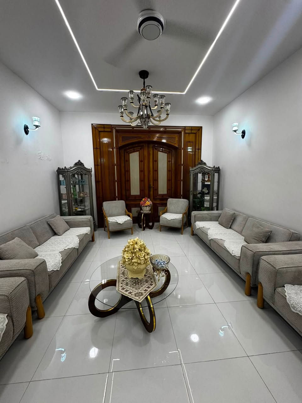 ⁨. 🏠دار حديث  طابو زراعي صرف لبيع موقع مميز 📍 🏠. 

. ((((🏢🏢🏢🏢 🧿🧿🧿)))) ⭕

الموقع/ حي الصحة شارع مطعم ابو صفاء يبعد عن شارع حلة بغداد اقل من 100 م  📍📍

 
المساحـــة الكليه / 230

الواجه /13

التفاصيل / الطابق الارضي / كراج ياخذ سيارتين صالة مفتوحه ع الهول مطبخ حار بارد غرفة نوم صحيات عدد 3 

الطابق الثاني / غرفتين نوم صحيات 

ملاحظة / الدار يباع مع الاثاث ابو بدون اثاث يحتوي ع منظومة طاقه شمسية 

 

السعر :  ***********  محمد الجنابي المدهش للعقارات

 
 
  شوارع نظاميه  تتوافر كافة الخدمات ماء كهرباء تبليط 

للمزيـــــد من الاستفســــــار مراسلــة الصفحــة او زيارة #شركة المدهش للعقارات والمقاولات 📍📍 
الكائن في الحلــــة - شــــــــارع بغداد قرب مدينة العاب المدهش فرع مطعم ابو صفاء الاول فرع الجسر المشاة  او الاتصــــــال علــــى

 ☎️***********_*********** ☎️
 متوفــــــر واتساب
💢لمــــــن يــــــرغب فــــــي عــــــرض عقاره طابــــــو صــــــرف او زراعــــــي او تجــــــاري يرجــــــى مراســــــلتنا 💢
#شركة _المدهش للعقارات والمقاولات⁩⁩
