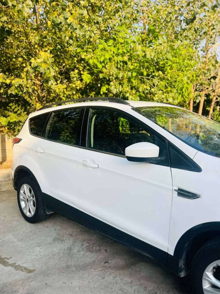 فۆرد ئیسکەیپ    ford escape
 مۆدێل ٢٠١٧
مەکینە ١.٥ مرغوب 
مواسەفات se
 جەمەلاغ و بۆنیت بۆیاخ یەک پەڵە کارت کاری هەیە
ماڵی دۆستەو زۆر پاکە
تەنها ١٠٤ هەزار رۆیشتووە سەنەوەی نوێیە
نرخی ٨٨ گەڵاو کەمێک مەجال
ژ.مۆبایل /***********
ئەگەر کریار نیت بێزارمان مەکە بشدار, السليمانية
