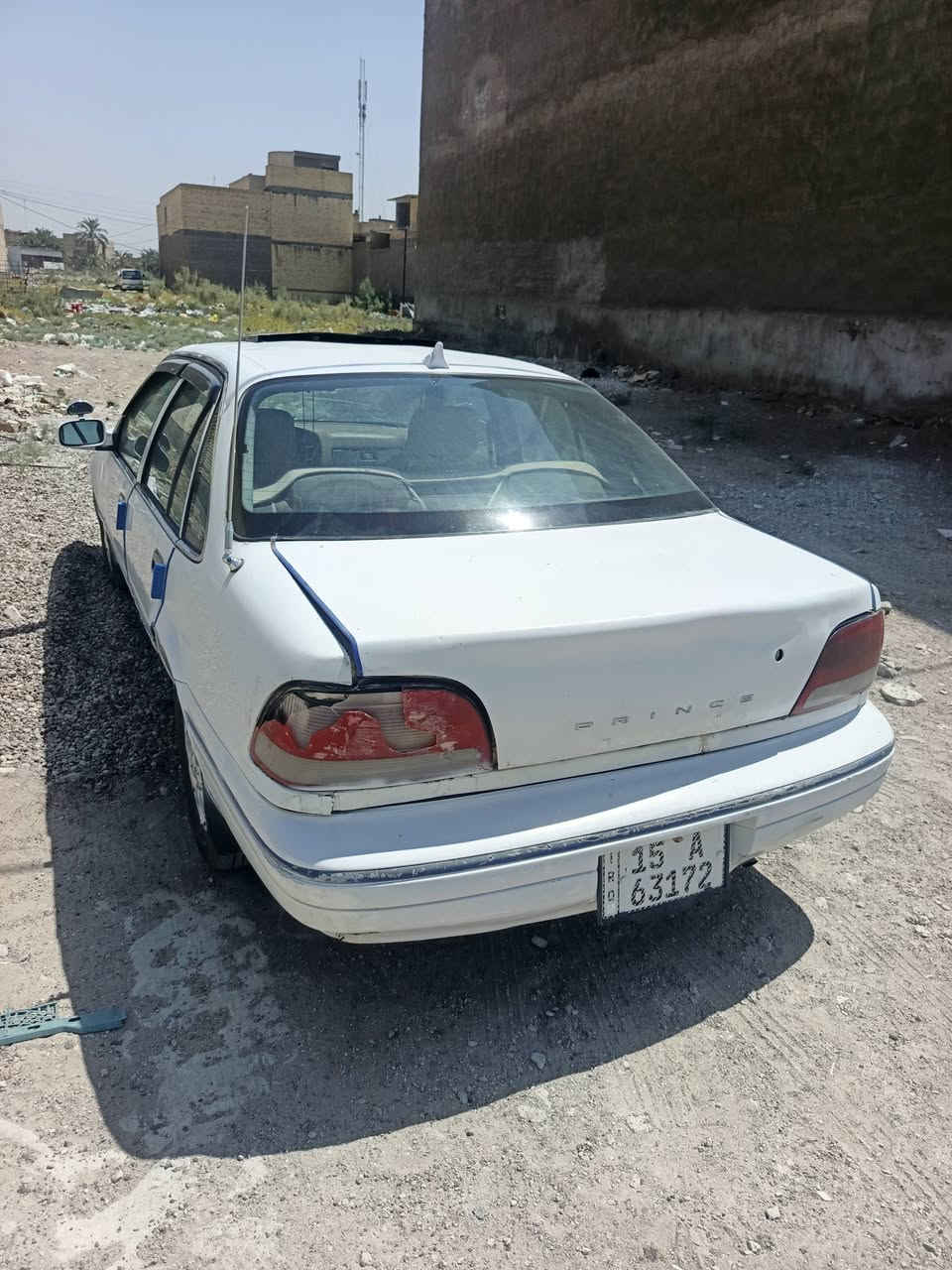 السلام عليكم لبيع ابرنس موديل 96رقم انكليزي بسمي 
محرك 2000مفتوح كير عادي كهربايات كله شغاله 
تخم تاير تبريد شغال 🥶سنويه 32 مكان السياره بغداد 
الاستفسار *********** 28 بيهة مجال بسيط

