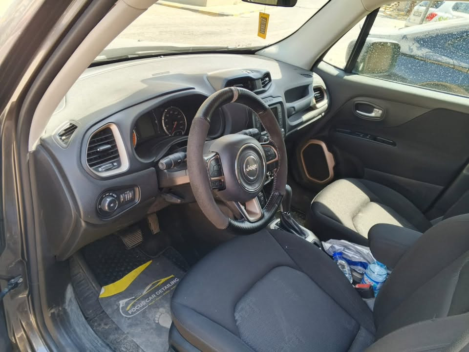 مرحبا سيارتي للبيع jeep رينجيد 2017 لونها رصاصي غامق او يسموه الفيلي 
رقم اربيل الحديث
سيارة نظيفة وعلى ايدي صارلها عندي ٦ سنوات الحمدالله والشكر والله ولا يوم وكفتني او رحت صناعة بيها 
 
السيارة 4x4 فئة لاتيتيود
محركها ٢٥٠٠  
شاشة وكاميرا 
ماشية 55 الف 
ايرباكات سليمة كلها 
خليتلكم الصور ورقم الشاصي اخر شي 
السعر 110 ورقة  
مكان السيارة اربيل 
واي تفاصيل ثانية عالواتساب 

***********
