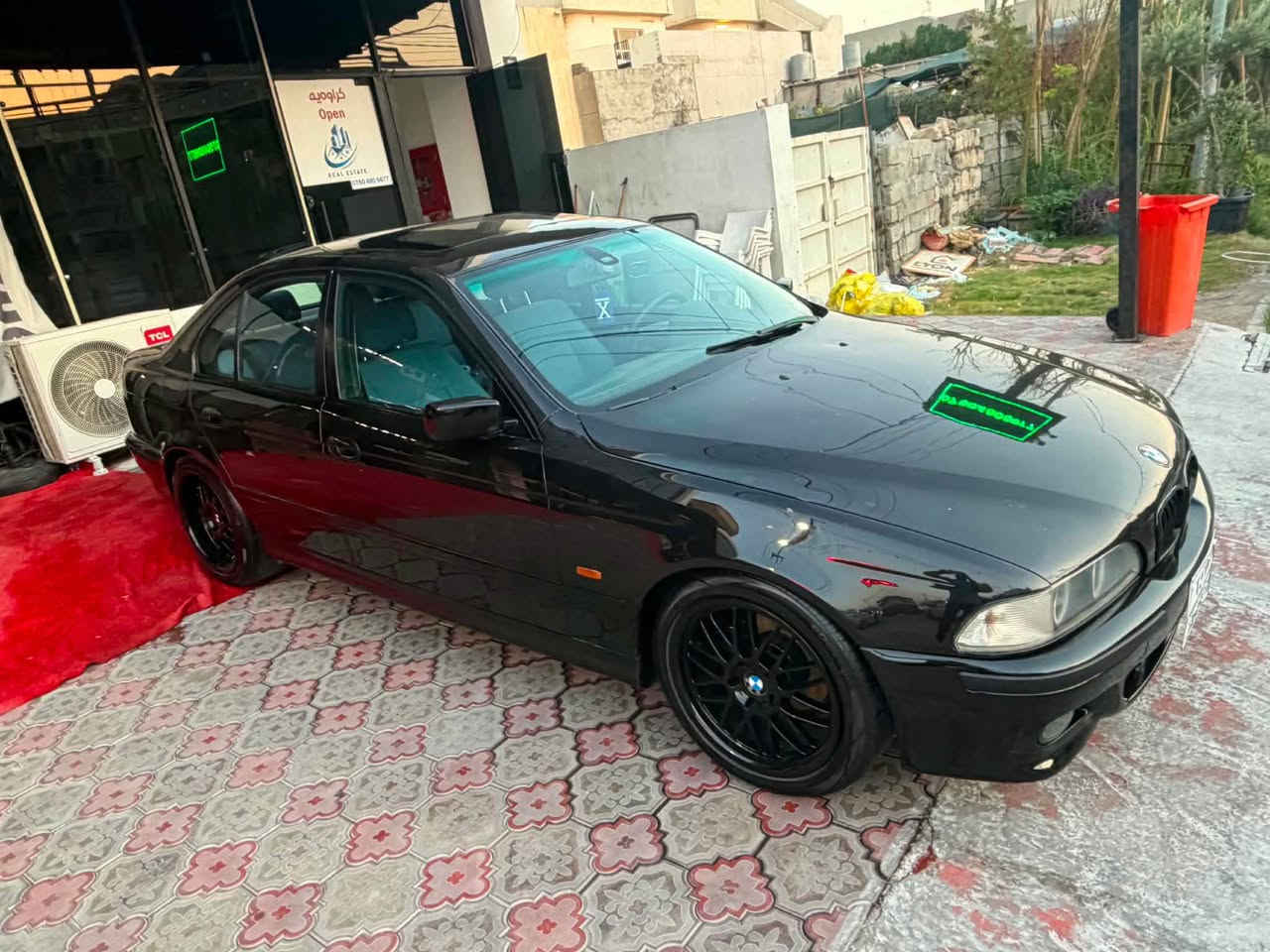 بي ام موديل ١٩٩٦صقر فول مواصفات مكينه ٥٢٨كيرو مكينه و تحويل و بناو كردن به شه رتي هه موو شتيك ديفروشم صبغ عامه لو جواني هيج ليدراويكي نيه سعري ٦٧ ورقه و مجال له هه وليرم *********** أربيل, العراق
