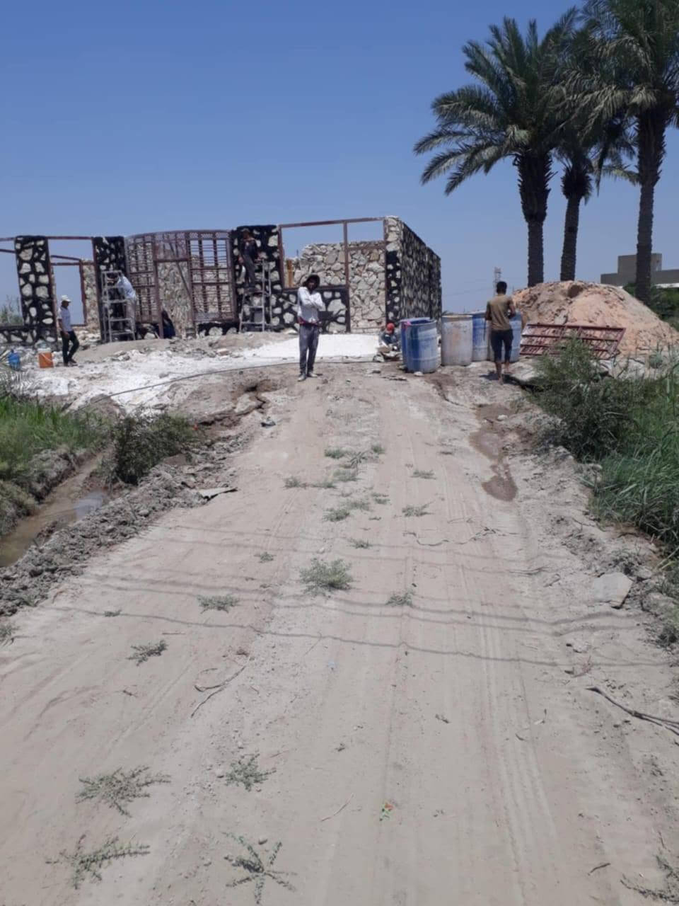 بناء • حجر • عمل
