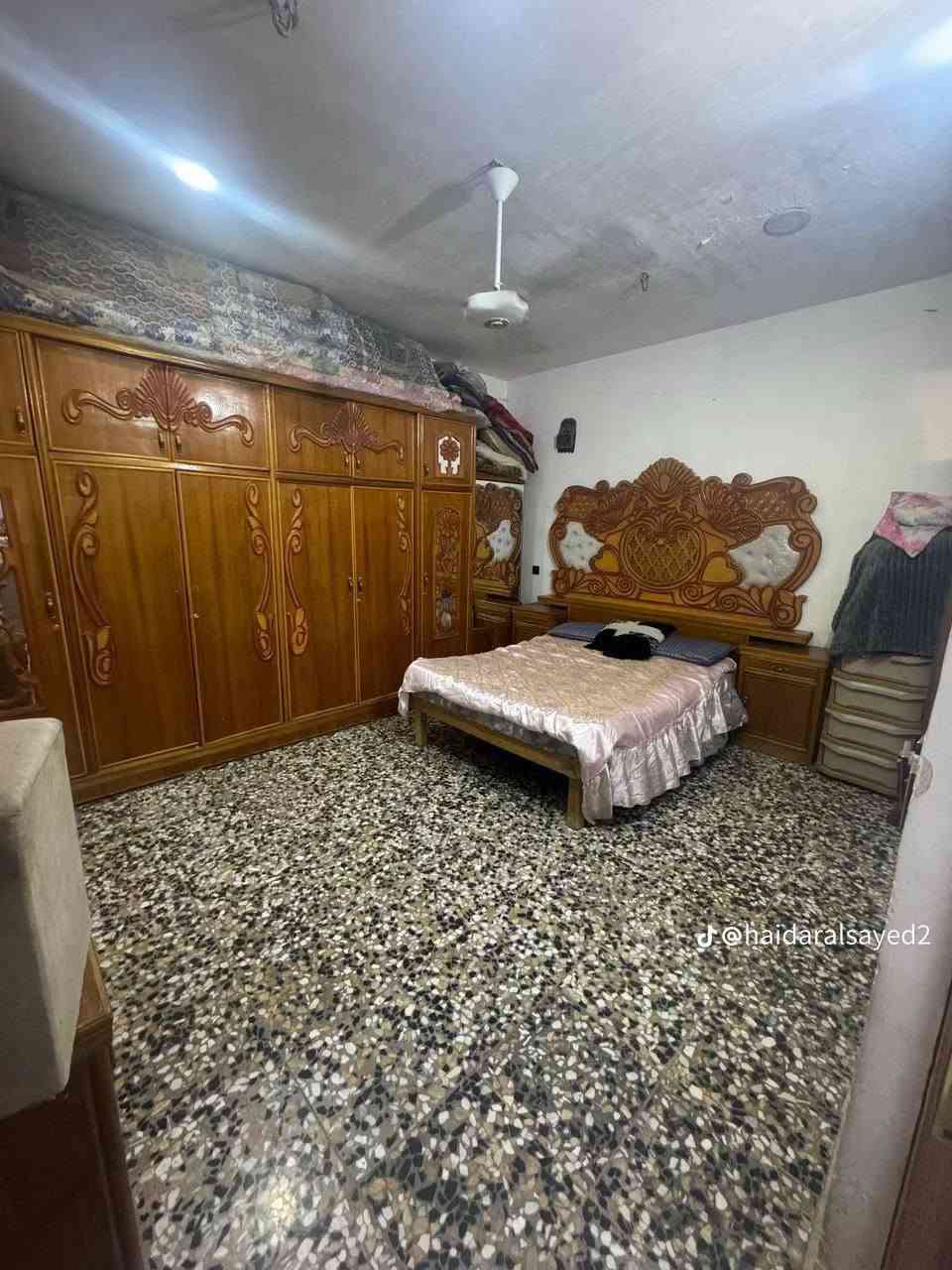 بسعر 48  بيع سريع وبي مجال 
سعره جدا مناسب 
بيت مساحه 100 متر زراعي 
بشارع المرحوم ابو عمار الشريفي 

بناء حديث بلوك

استقبال وصاله ومطبخ 
وخدمات كامله 
وغرفه نوم كبيره 

بغداد منطقه الانتصار  مقابل مستشفى حماد شهاب 
قبل مرور الحسينيه 

معروض حصرا لدى 
مكتب الموسوي للعقار 
***********
