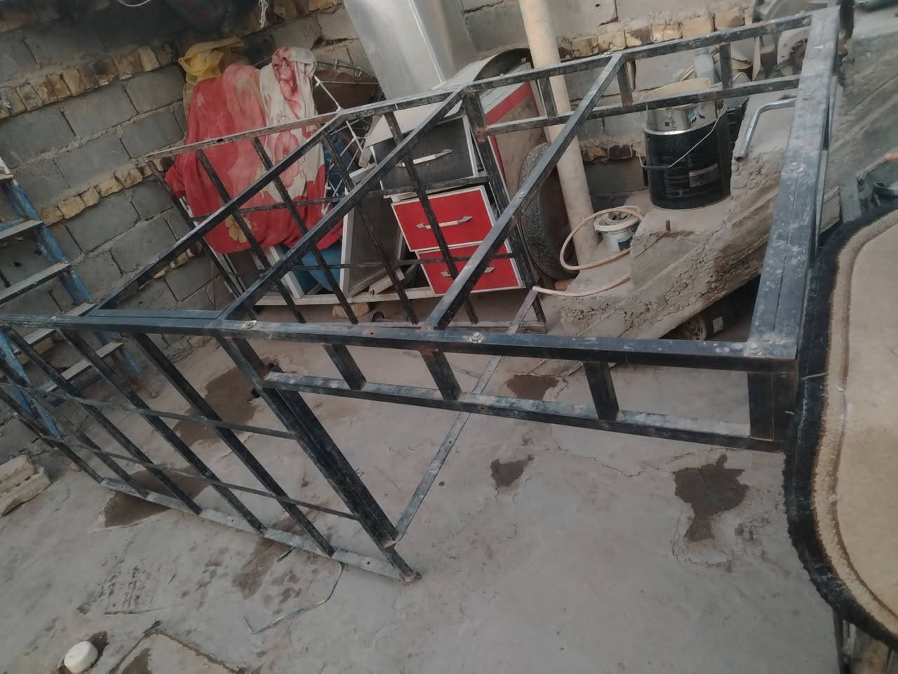 محجر ستوته سعره 75 
عنوان حله شارع 80 
***********
