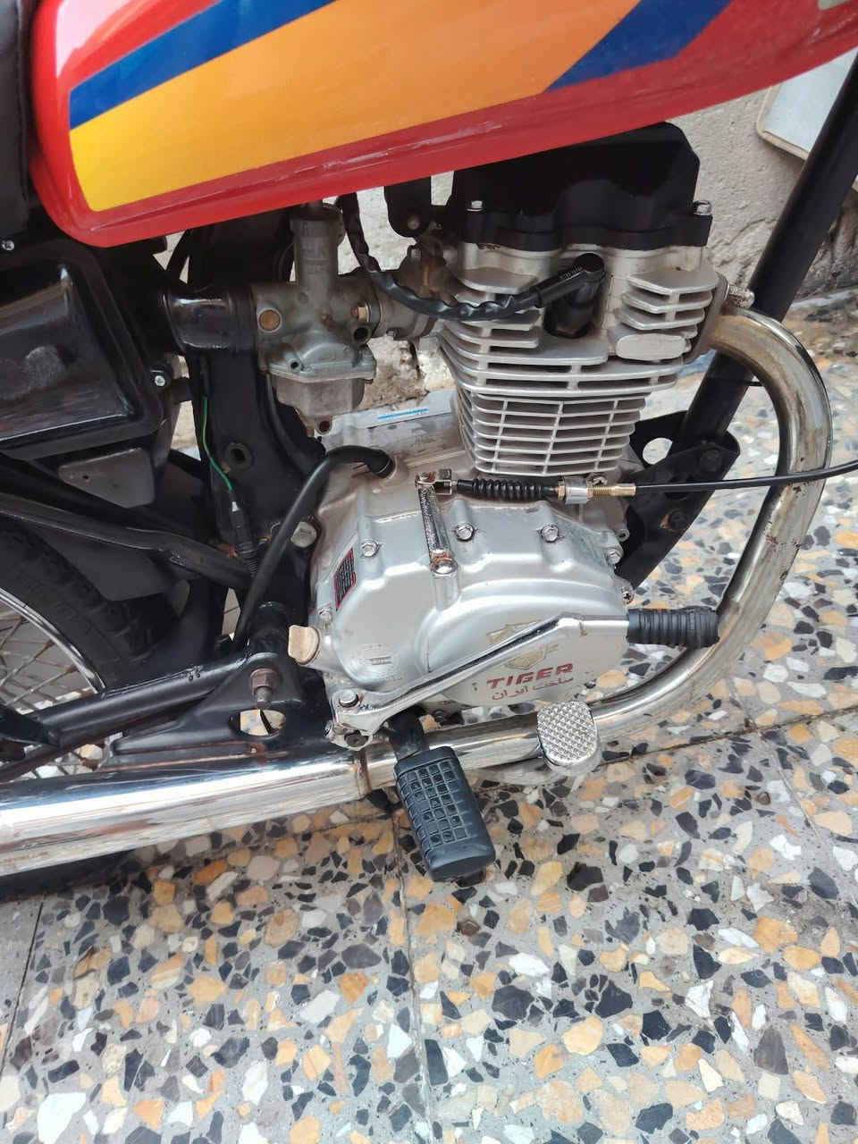 دراجه ادوات ادوات
دراجه نضيفه ونشطه 
كلشي ماعوزهه بس عوزهه سكان بي عواج 
سعر 400 بيهه مجال حك جيه 
مكاني البصره الحيانيه اول لاين 
رقم الهاتف واتساب ***********

