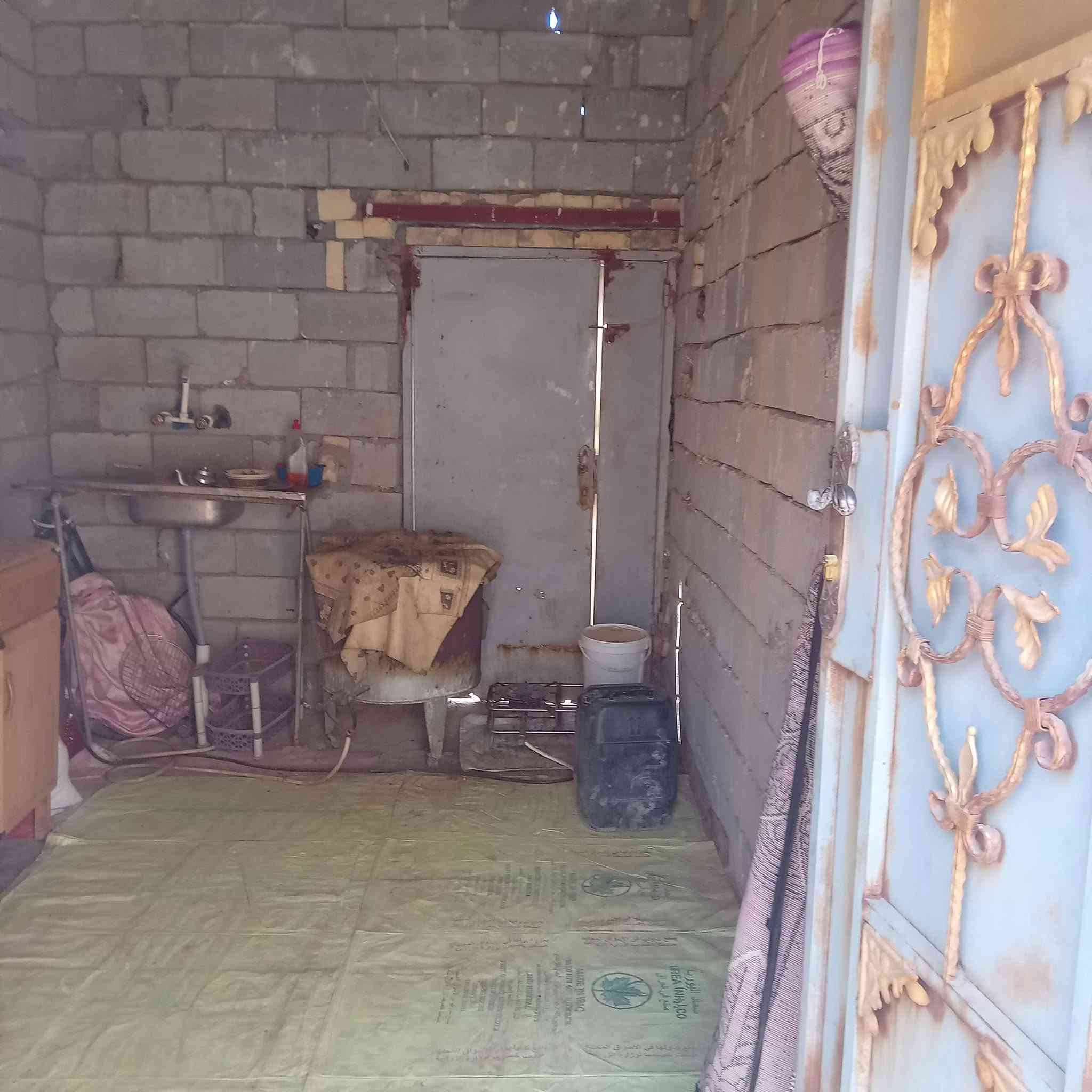 سلام عليكم دار سكن للبيع منطقة ال سيد لطف زراعي مساحة ١٢٠م بناء بلوك عكاده غرفة ومطبخ وصحيات والغرفة الثانيه ما كاملة السعر ٧ مليون وبي مجال استفسار اتصال*********** أو واتساب
