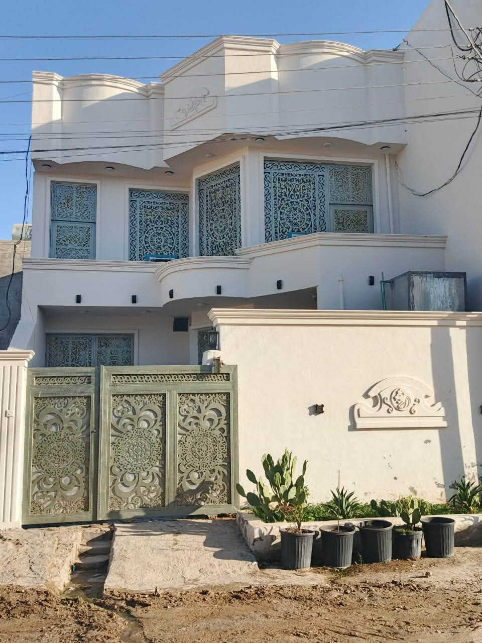 السلام عليكم 
المساحة ١٥٥متر طابو صرف 

بيت انضام الاقساط دفعه الأولي 60مليون 

وكل شهر حسب الاتفاق السعر الكلي ١١٠مليون البيت تكون من 4غرف نوم واستقبال وصالة ومطبخ وحمام داخلي وخارجي 
المكان الخمسه كيلو قرب جامع التقوى يمه جميع الخدمات متوفره

الاستفسار والاتصال 
***********

نص مكتوب في الصور:
- CAMON 30
- 23mm f/1.8 1/33s ISO870
- CAMON 30  23mm f/1.8 1/33s ISO874