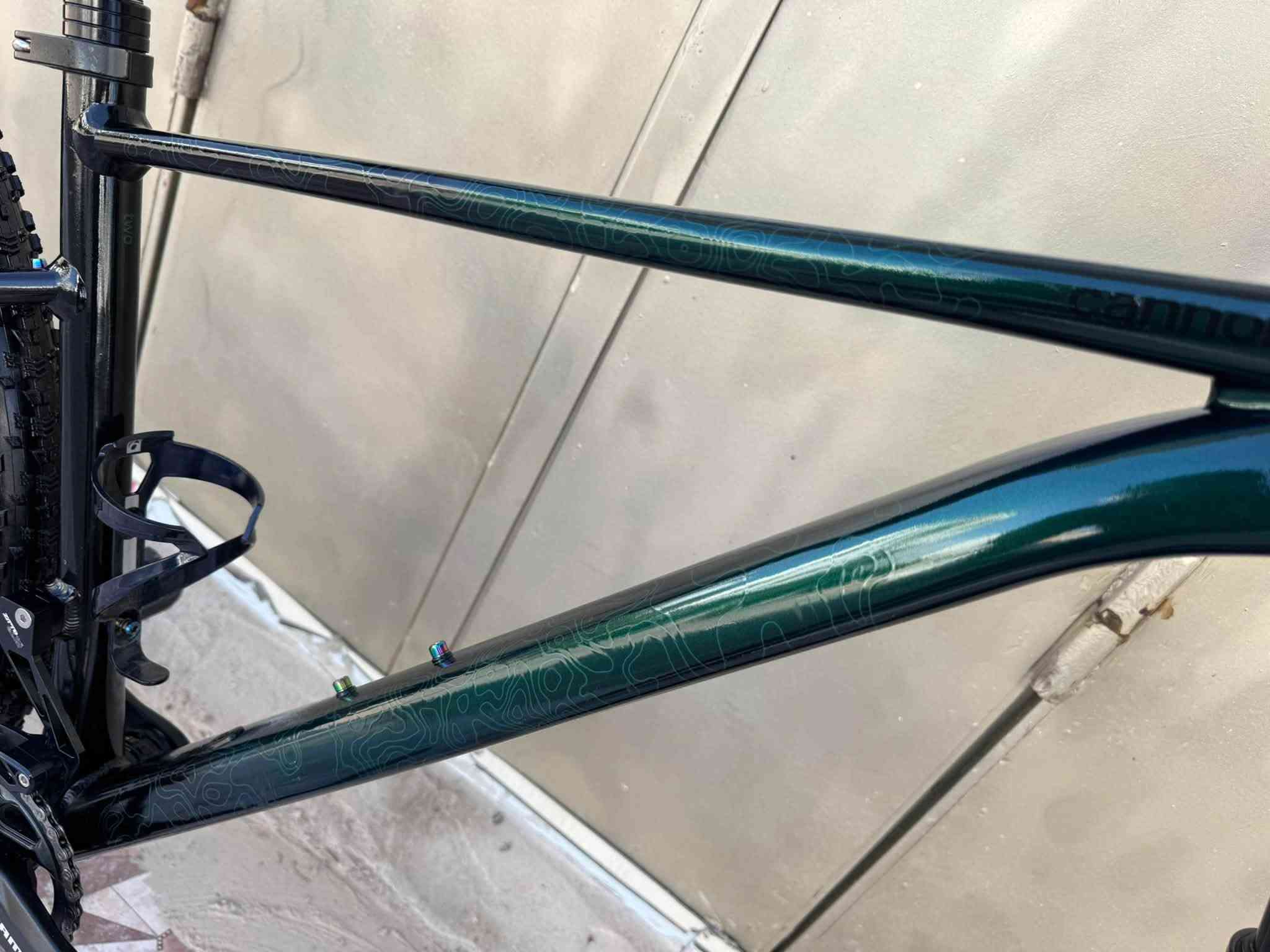 بايسكل / امريكي 

ماركة /Cannondale 

اورجينال

موديل / 2022

المنيوم 

قياس/ ٢٩ 

فريم / M -L

بريكات هايدروليك دبل بستن
‏shimano tektro

ماشة دبل هايدروليك
ماركة / Rockshox Recon
قياس 35 ملم

١ * ١٢ كير 
‏Sram SX

مكينة خلفي 
‏Sram SX

داخل بايدر / براكيت بوش کبس
‏Sram SX

اطارات / maxxis aspen
قياس 29 * 2.25

ديسك / shimano

سكان كاربون

Dropper

بطيخة صوت عالي 

سعر / ٦٤٠$ 

***********

📍مكان/ سليمانية :- بكرجو جديد - قريب جامع احسان

توصيل موجود لي كل محافظات 🚕
