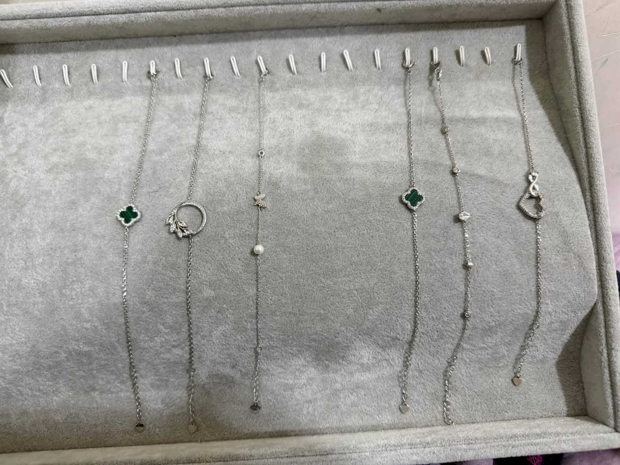 تعزيلة فضة مال بيج كلشي جديد ممستخدم 
تقريباً180  غرام كولهن هيج  ابيع كامل امانة الله كولشي جديد وارقة انواع الفضة عيار ٩٢٥ وفدشي نازك وكلش حلو 
ابيع مساوم عل غرام
***********
بغداد
