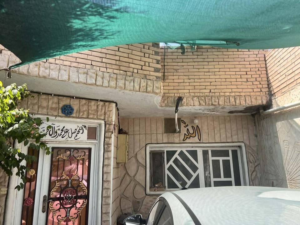 تحية طيبة،،

🏠دار سكن طابو صرف للبيع

📐 المساحة : ١٥٠ متر  الوجه ٧ونص والنزال ٢٠م

📍الموقع :  معمل السوس شارع الحسينه نهايته الفرع بصف الركن يبع او مراوس بالموظفين او السياسيين ،،

#للمعلومات خدمات كامله بالمنطقة ،،

#يحتوي على غرفه +ستقبال +صاله+مطبخ حمامات داخليه وخارجيه طابق واحد بيتون وأستاره وكراج سياره واسع مع حديقه ،،

#السعر مناسب تحويل مباشر 

#ملاحظة بيع او مراوس بالموظفين او السياسيين 

للاستفسار/ ***********  /***********
