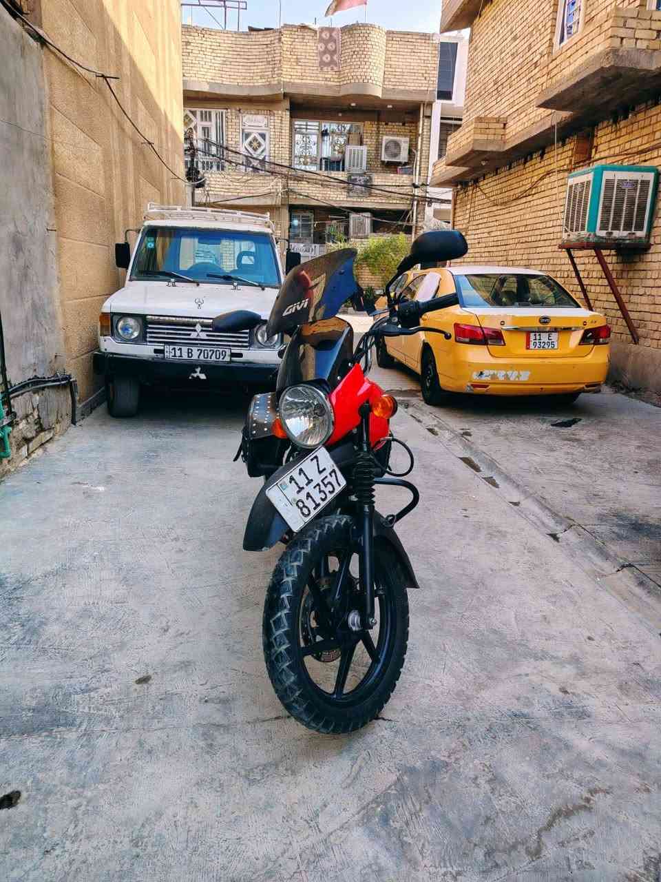 بوكسر 23 مرقم بغداد بأسمي  دراجه نضيفه مبدله بوشه وبستم شركه الجنط وياهة هدية دراجه مابيهة اي نقص  بالعافيه ع الياخذهة  رايدهة ب 2,250 مكاني بغداد الشعله ***********
