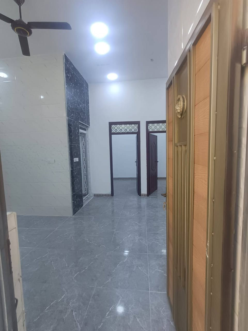 دار سكن للبيع مساحة ١٠٠متر غرفتين وصاله ومطبخ وصحيات ديوانيه موزع في ابوالخصيب حمدان قرب البريد والمستوصف طابو باسم عراقي سعره ٦٥وبي مجال للشراي ***********# ابو الخصيب, البصرة
