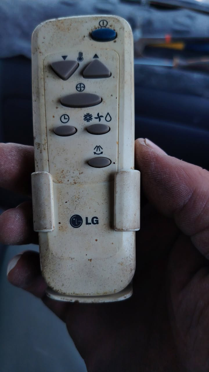 مكيف LG طنين كمبريسر تدفئه تبريد شاشه تحكم درجه الحراره ريمونته ويا مداخل تصليح سعره ٢٥٠ مكان عامريه
***********
مكيف LG طنين كمبريسر تدفئه تبريد شاشه تحكم درجه الحراره ريمونته ويا مداخل تصليح سعره ٢٥٠ مكان عامريه
