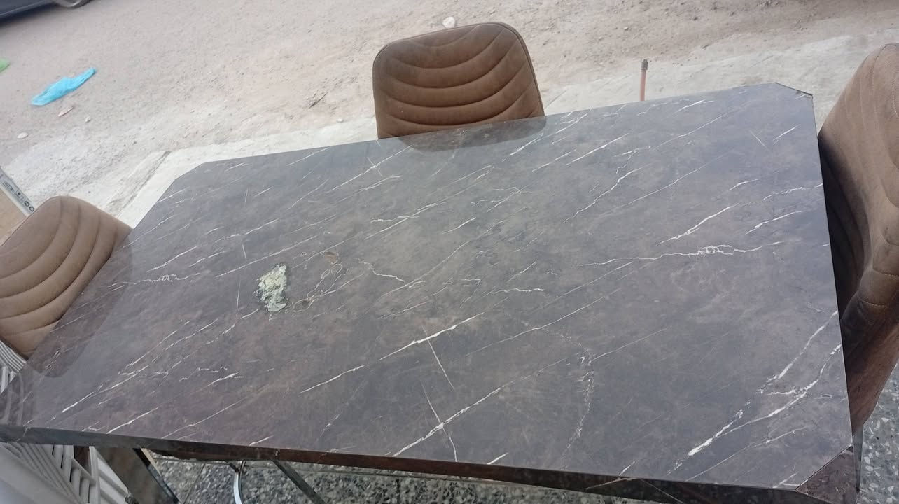 والسلام عليكم ميز طعام اخو الجديد تجي و تشوفه بس الكامره تعبانه بس محترك
اشتريته 350
 بفحمه 200وبي مجال رقم الموبايل ***********عنون الحسينيه الراشدية
