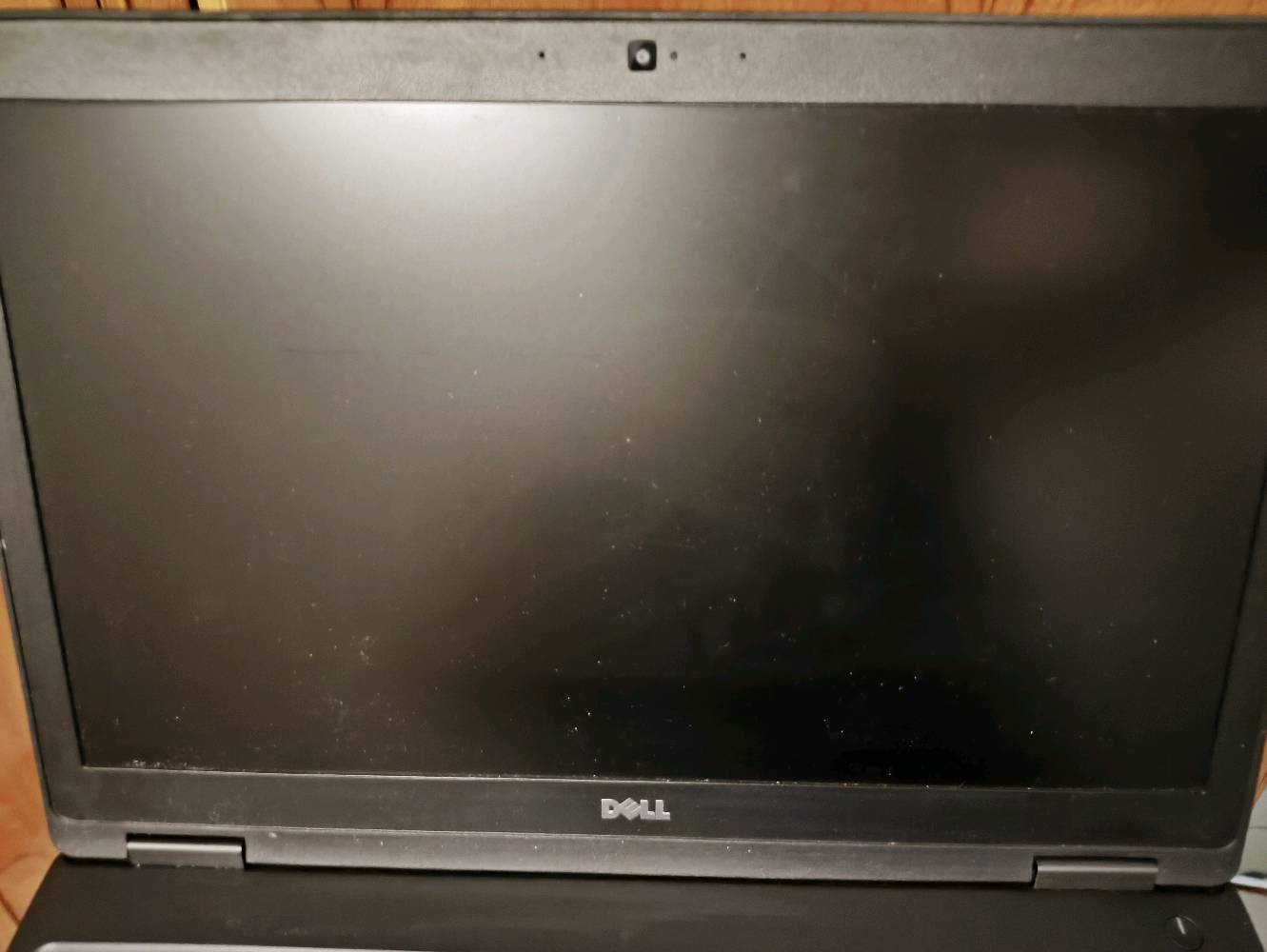 موجود dell Latitude 5580
معالج i5 جيل 6
كرت شاشة داخلي intel graphic card 
رام 4 كيكا ddr4 
هارد m.2 256 
البطارية من ساعتين الى 3 ساعات استخدام
الملحقات شاحنة