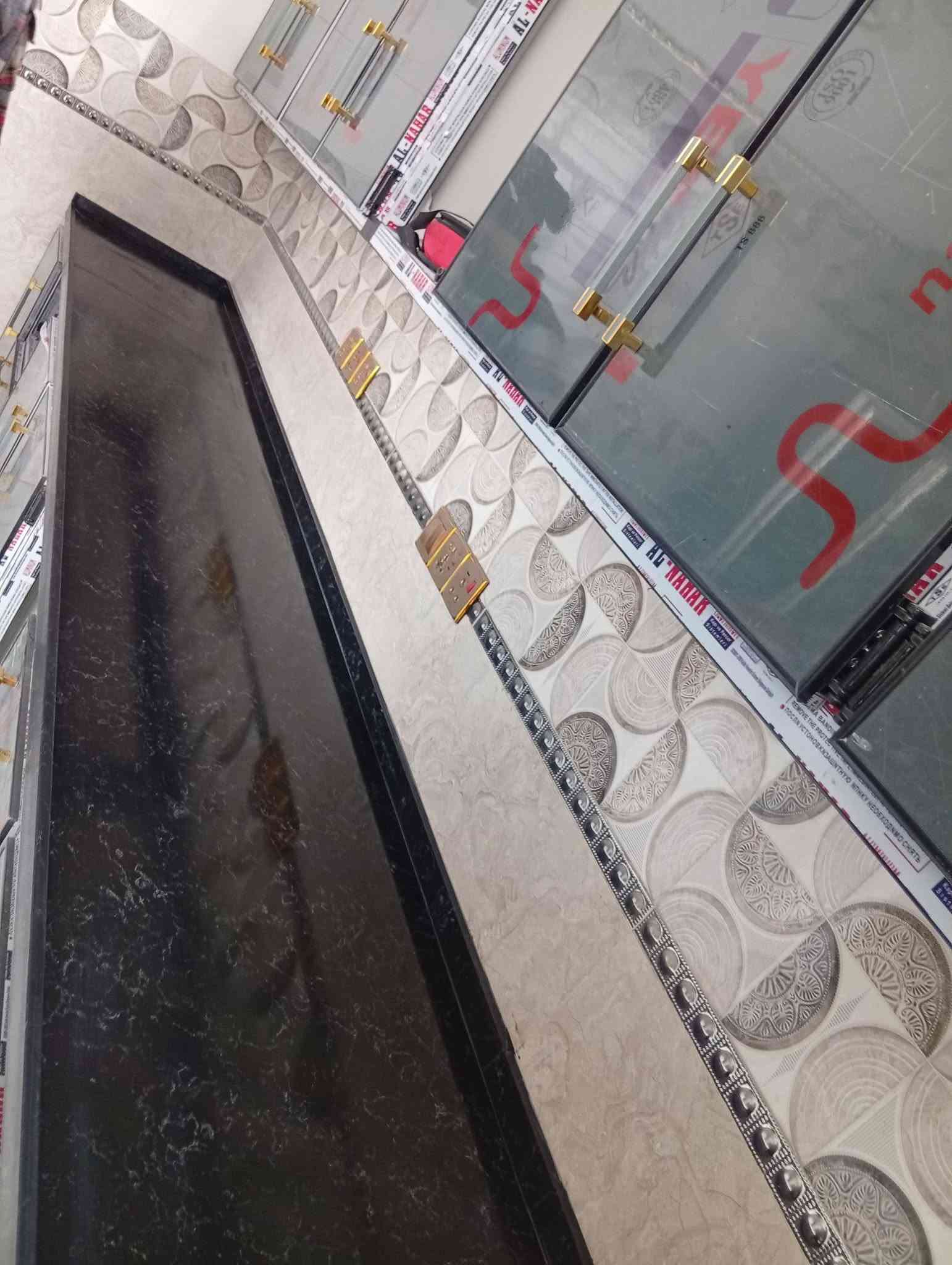 السلام عليكم يتوفر عدنه كوارتز المطابخ اختار يعجبك وراسني خاص ومتوفر كل الاواد وهاذه رقمي اذا تريديون تتصلون782 498 0747
