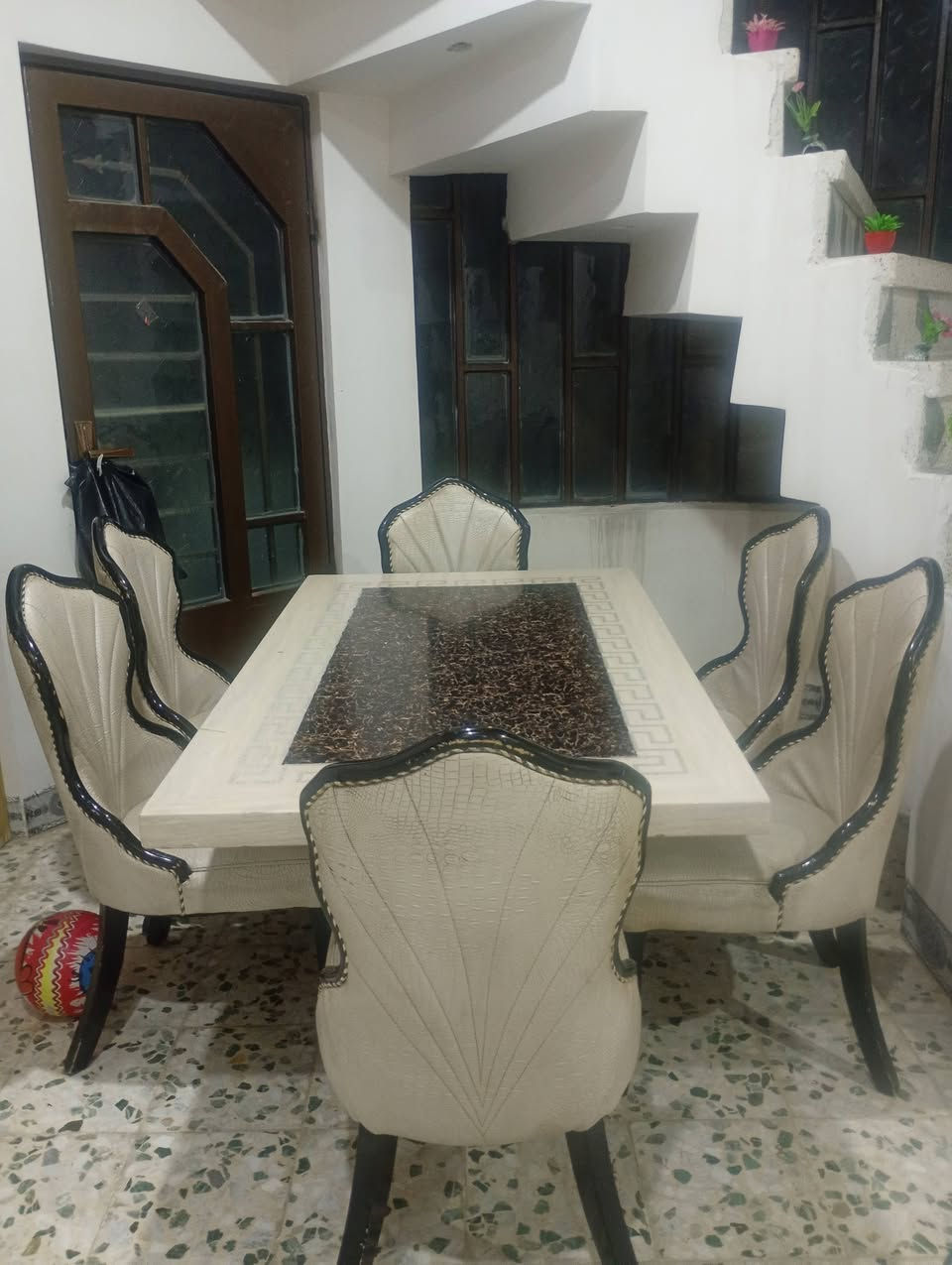 ميز 6كراسي مرمر ثقيل السعر النهائي 150 الف للاستفسار ***********
