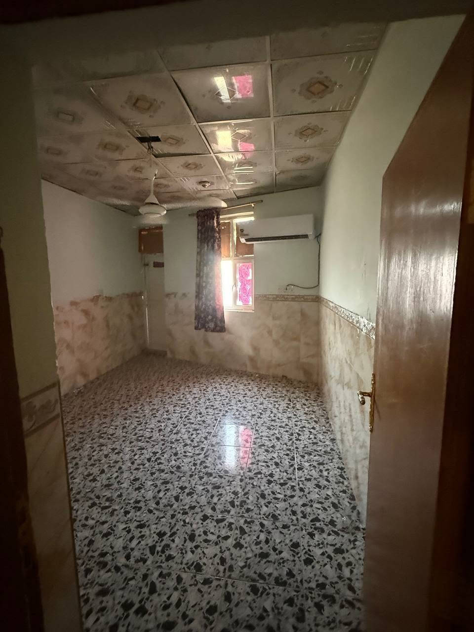 يوجد لدينا

شقه للايجار حديثه البناء درجة أولى طابق ثاني

غرفتين كلدور مطبخ صحيات

بابل شارع 60

للاستفسار الاتصال على الرقم ***********

