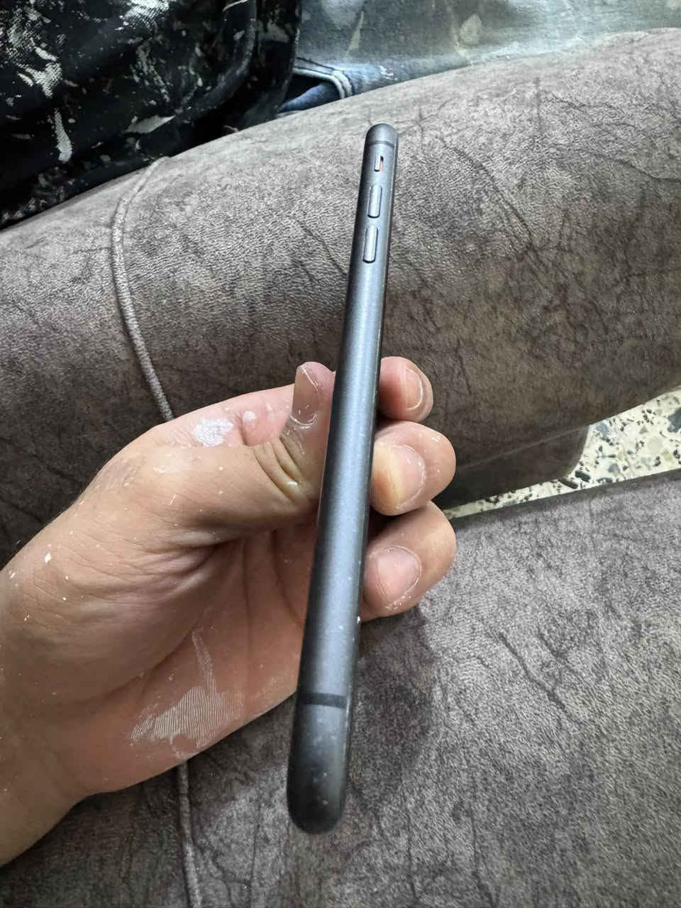 ياالله سلام عليكم ايفون 11عادي بطاريته 77شاشه بيه شخوط  جهاز نضيف حيل بعده وتر كامل غراضه باكيت ول كيبل سعر 280وبي مجال  *********** واتساب و تصال فقط متواجد 24ساعه  جماعت 200لحد يتصل
