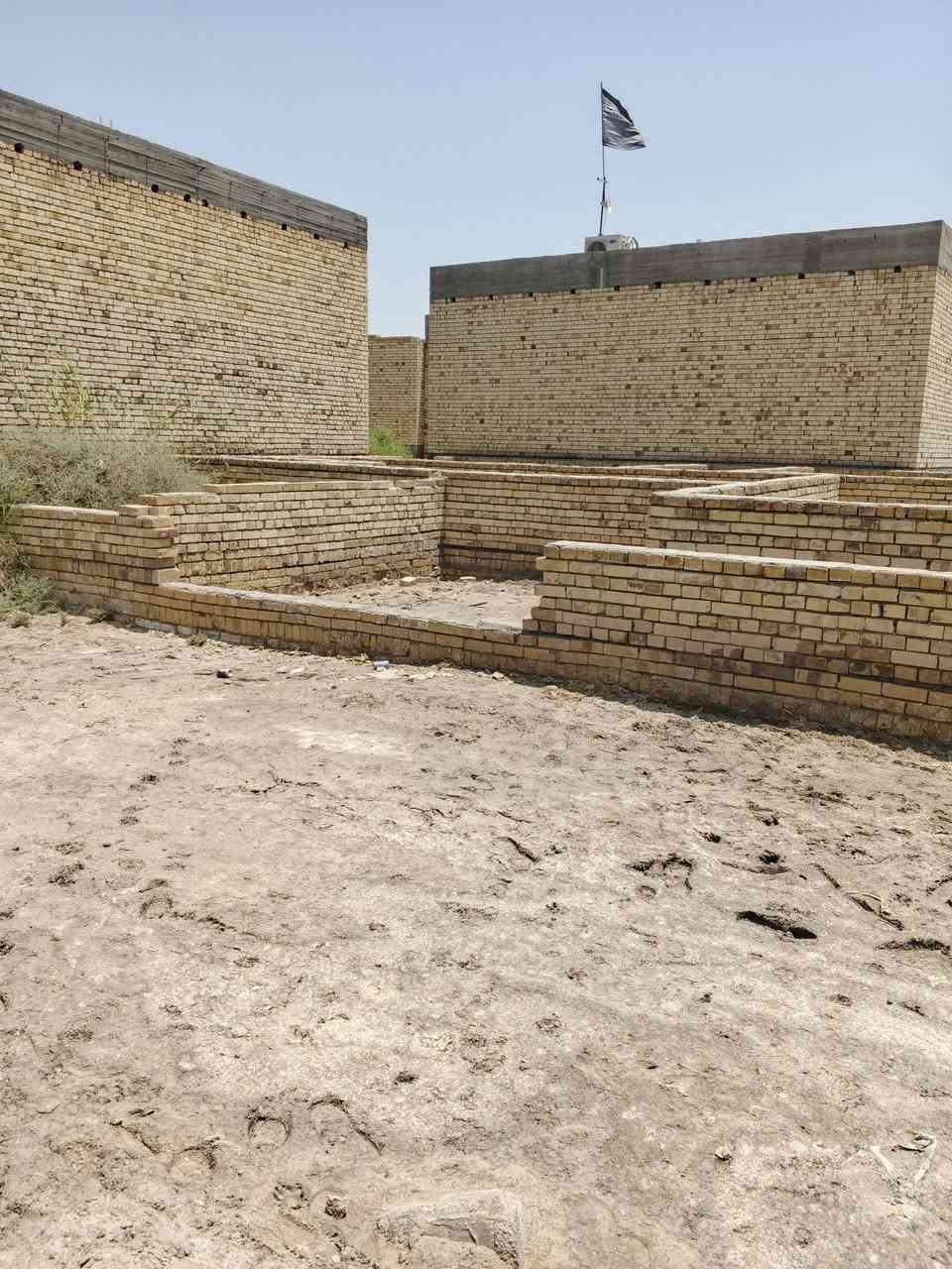 السلام عليكم باتلو للبيع مساحه 170 بكاع عامر مناسب ***********
