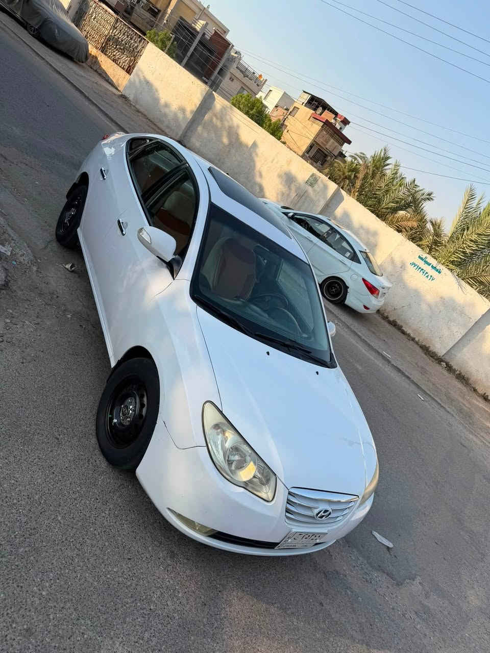 السلام عليكم 
النترا ٢٠١١ مقدس مكينه ٢٠٠٠ والسياره مواصفات فتحه واشاير بل مري وخليجي وبل عراف جاملغ وبنيد الايمن وبنيد مبدل نفس اللون والجاملغ مصبوغ 
وشرط التحويل والسعر ٩٨ 
العنوان بغداد والشراي يتصل 
وماشيه ٢٠٠ وشويه 
الرقم ***********
