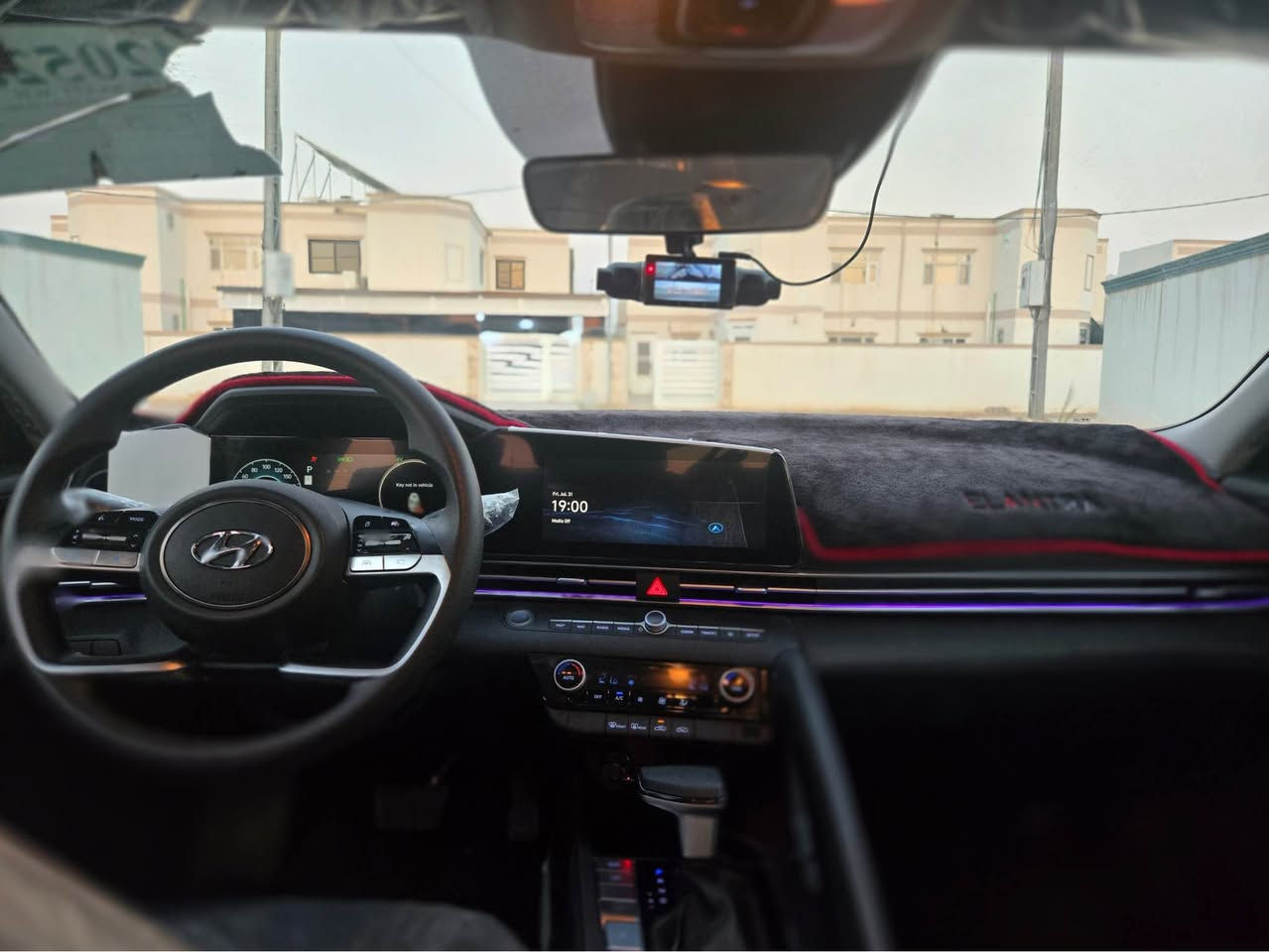 بسم الله الرحمن الرحيم

🚘 للبيع النترا 2024 فئة blue hybrid 

⛽️ هايبرد بانزين + كهرباء 

📍 ماشيه: ٢٤ ألف كم

✅ حادث مثل ما موضح بالصور 

📍 مكان السيارة: النجف - مناذره 

💰 السعر: ١٤٨ ورقه وبيه مجال 

📞 للاستفسار: *********** النجف, العراق

نص مكتوب في الصور:
- KMHLM4DJXRU097897 2024 HYUNDAI ELANTRA HYBRID 1.6L I-4 DI, DOHC, V # 42052887 Remove vehicle