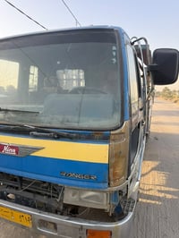 هينو • شاحنة