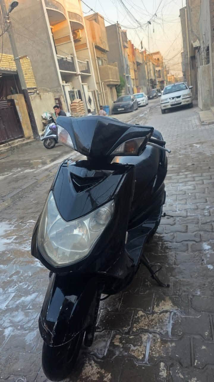 السلام عليكم دراجه سكنس فحل للبيع دراجه كامله كفرات نقص سويج وباتري ومكينه مجفته سعر ٣٠٠ وبيها مجال حك الجيه مكاني بغداد الحريه ***********
