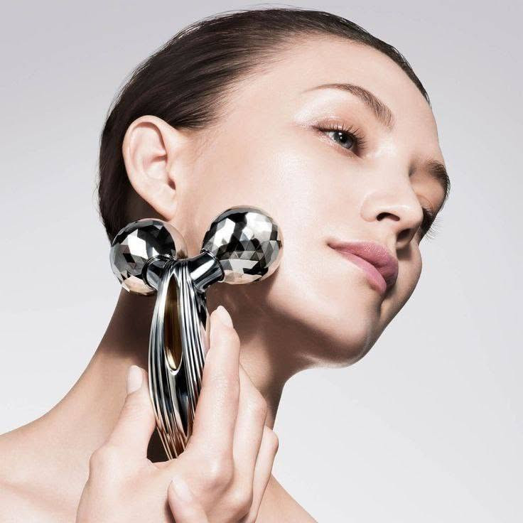 حجز عبره الخاص
او الواتساب ***********

نص مكتوب في الصور:
- الاصلية
- Medocflore
- Face Eye Rehead Neck
- الاصلية شركة عراق كوين Iraq Queen Company
- شركة عراق كوين
- Iraq Queen Company