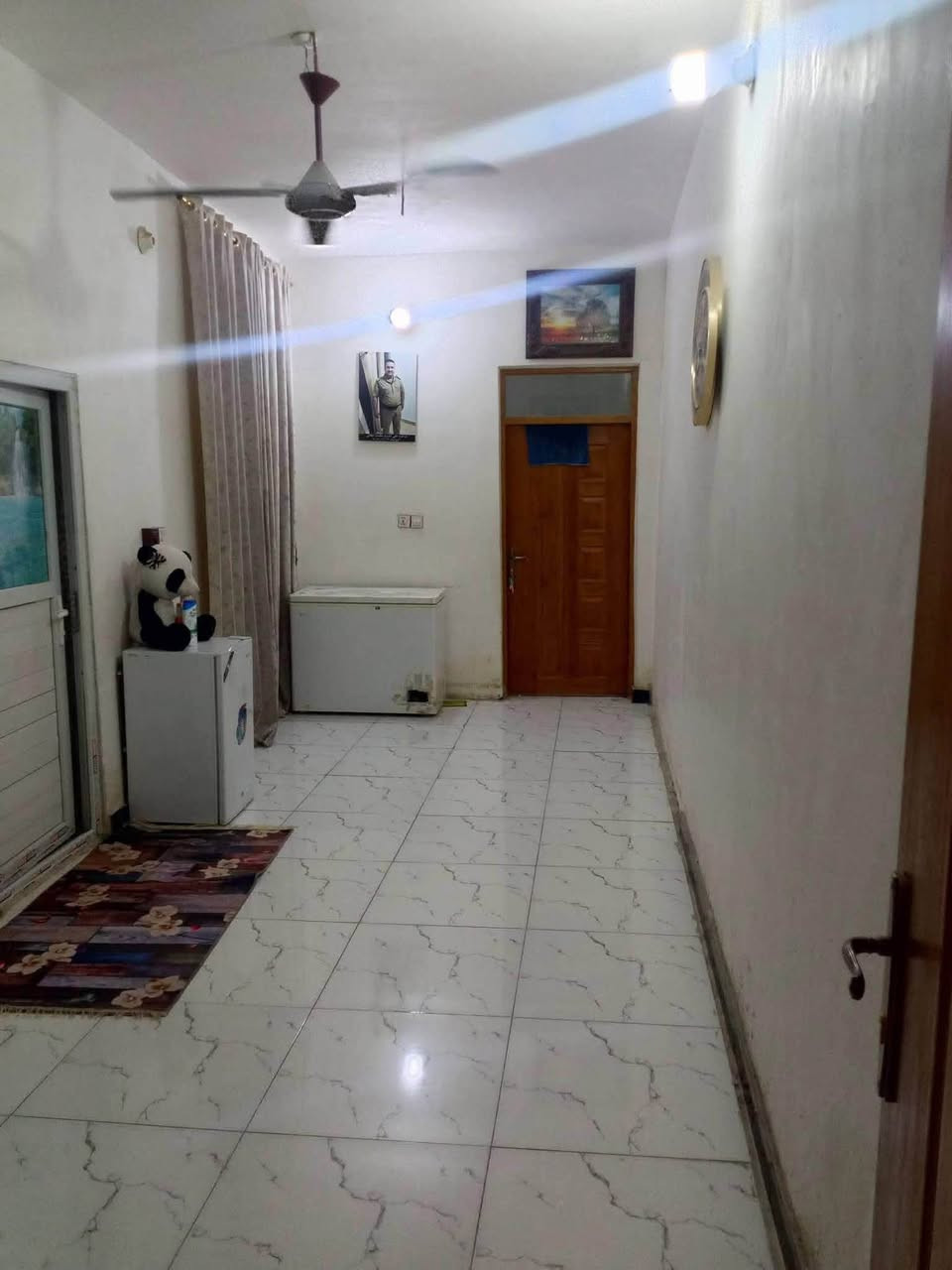دار سكني للايجار
موقعه #حولي_الجامعه_مقابل_بيت_المرمر

مساحته 150متر 
يحتوي علئ ثلاث غرف نوم وصاله ومطبخ واستقبال وصحيات داخليه وخارجيه وطارمه

#للاستفسار_اكثر_***********
أو مراجعه مكتب السند للعقار الكائن في الجزائر شارع المطاعم مقابل مدارس التفوق الاهليه
