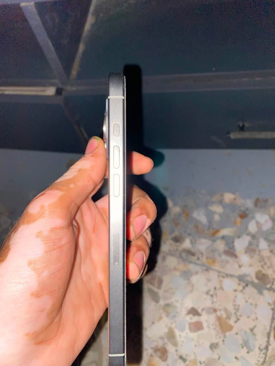 سلام عليكم
ايفون 15 pro max للبيع 
شرق اوسط 
سيمكارت تك
ذاكره 256
بطاريه 97
جهاز مكفول ومامفتوح
 مع ملحقاته كامله
السعر 1125000وبي مجال بسيط 
مكاني بابل المسيب  ***********
