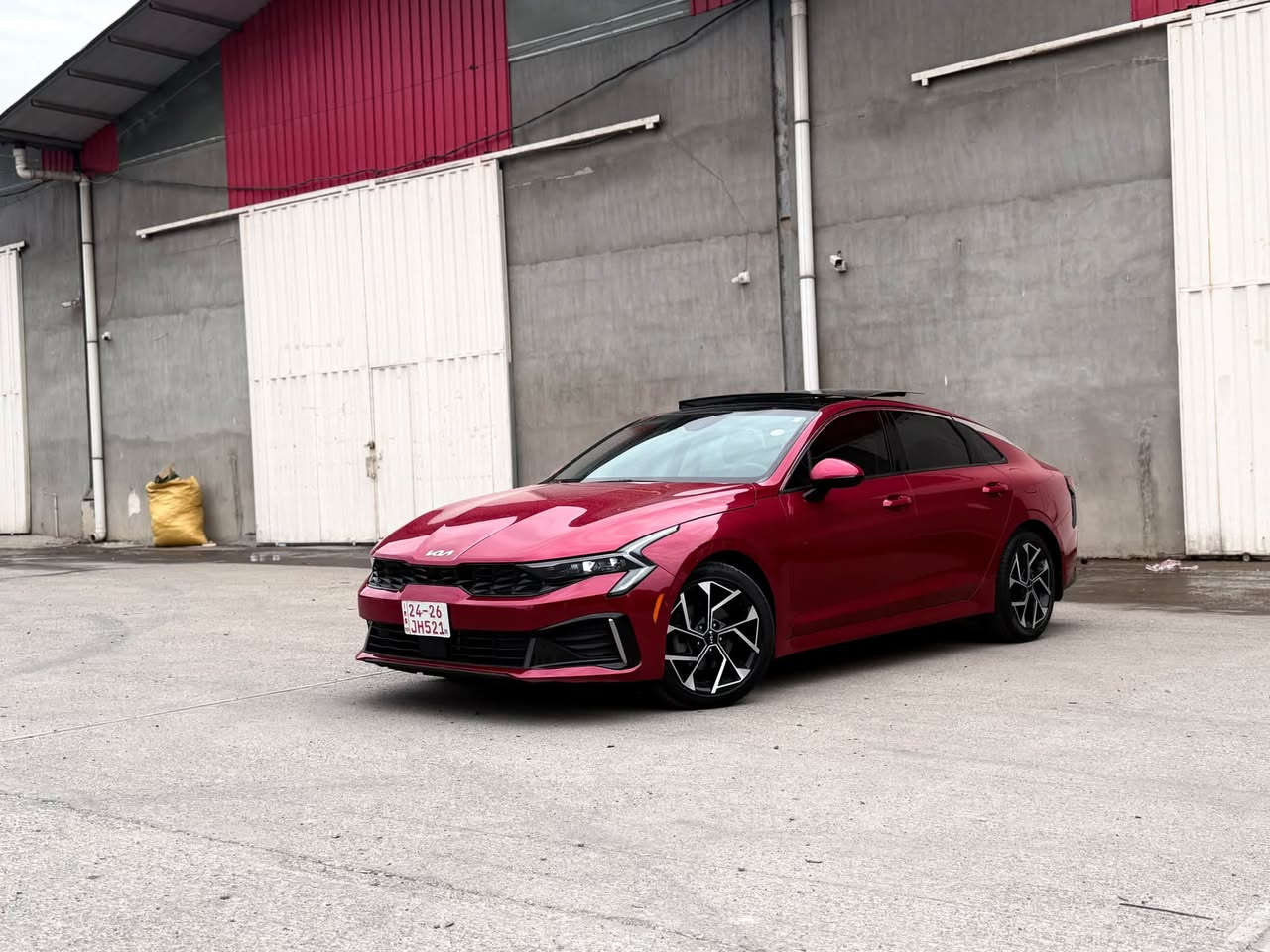 KIA K5 EX 2025
كيا K5 EX موديل 2025 – فول فول مواصفات 1/1

• ماشية فقط 9 آلاف كم
• محرك 2.5 لتر
• كير أوتوماتيك 8 سرعات مع شفتات ستيرن
• 5 كاميرات + كاميرا دوارة 180 درجة
• كشنات جلد، تدفئة وتبريد
• كشنات خزن وميموري
• بانوراما
• بصمة أبواب وصندوق
• تشغيل عن بعد
• شاشة كبيرة تدعم كار بلاي وأندرويد
• شحن لاسلكي
• مثبت سرعة ومثبت ستيرن
• قيادة ذاتية
• تحديد مسار
• رادار أمامي وجانبي وخلفي
• سايد بريك بصمة
• أوتو هولد
• جامات أوتو
• مودات قيادة: نورمال، سبورت، سبورت بلاس، كوستم
• تبريد بيانو وتبريد قطعتين مع تحكم من الشاشة
• عدادات رقمية تتغير حسب وضع القيادة
• كيجات تعرض حرارة الدهن والتيربو والعزم
• نظام صوتي BOSE
• ليدات أمامية وخلفية
• السيارة فول فول مواصفات وبعد بيها هواي مواصفات
• الضرر فقط شبر بالباب
• رقم كاتي، تترقم أربيل
السعر : 207$
للاستفسار:
***********

***********
