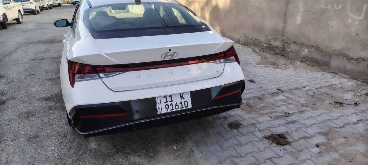 🚘 للبيع إلنترا هايبرد Limited 2024 – وارد أمريكي 🇺🇸
🔹 الموديل: Hyundai Elantra Hybrid Limited
🔹 السنة: 2024
🔹 الوارد: أمريكي 🇺🇸
🔹 المحرك: 1.6 Hybrid
🔹 القير: DCT أوتوماتيك 6 سرعات
🔹 الدفع: أمامي FWD
🔹 الممشى: 35000كم تقريباً
⭐ المواصفات: • شاشة وسطية 10.25 إنچ مع Navigation
• شاشة عدادات رقمية 10.25 إنچ
• نظام صوت Bose
• Apple CarPlay / Android Auto
• مقاعد جلد
• تبريد وتدفئة للمقاعد الأمامية
• فتحة سقف
• شحن لاسلكي
• Smart Key + تشغيل زر
• Smart Trunk
تشغيل عن بعد 
• مثبت سرعة متكيف
• تحذير ومساعدة المسار
• Blind Spot – مراقبة النقطة العمياء
• تحذير الاصطدام الأمامي
• كاميرا خلفية
• حساسات خلفية  واماميه وجانبيه ٣٦٠
• إضاءة داخلية Ambient
⛽ هايبرد – صرفية ممتازة واقتصادية بالبنزين
📍 الموقع: [النجف]
$ السعر 144 
📞 للتواصل: [*********** ]
