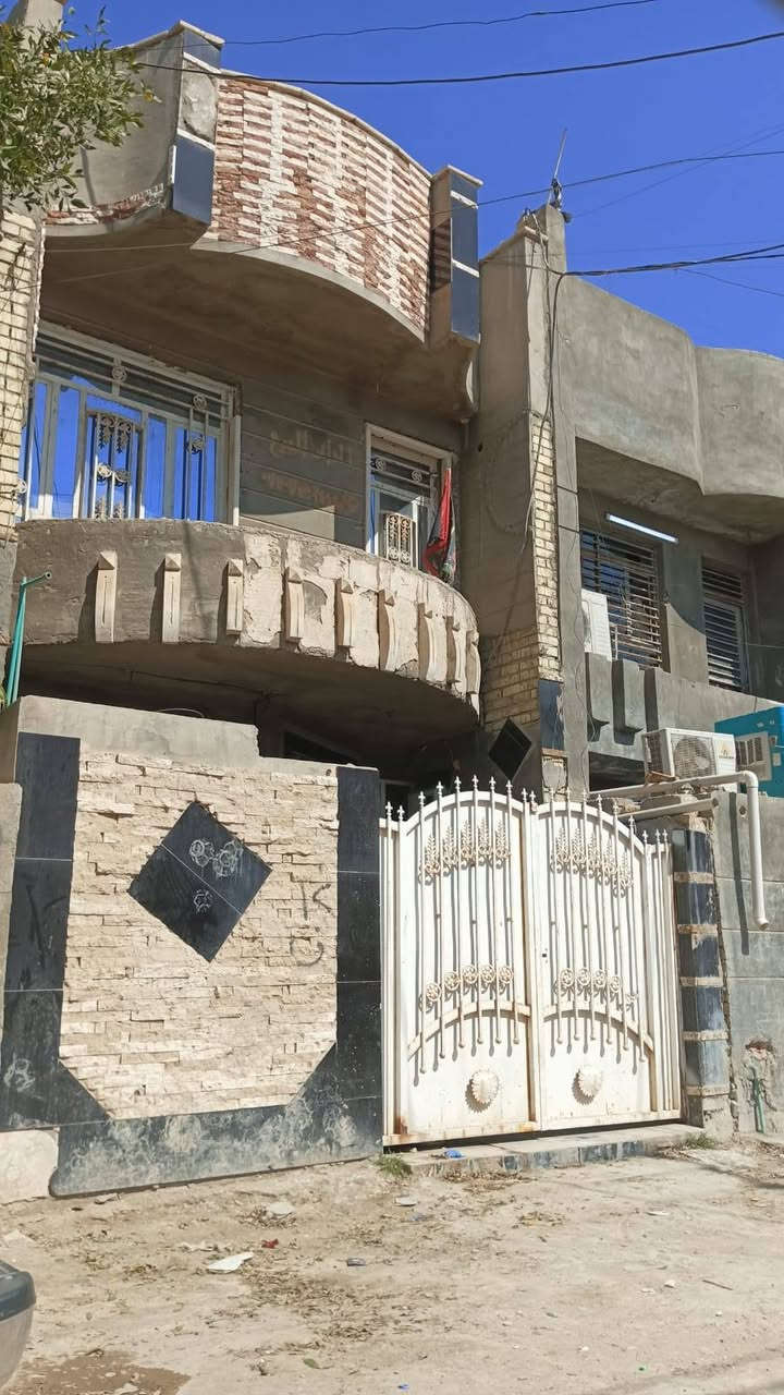للبيع 100 متر طابقين
مربع 3000 حي الربيع خلف شارع 20
يحتوي على 3 غرفة نوم
استقبال
مطبخ
صحيات
***********
