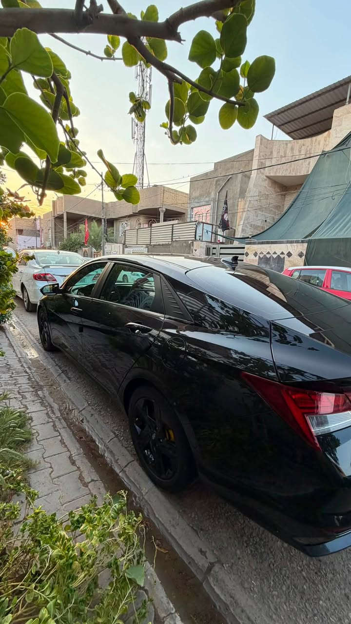 .

🚘 للبيع | هيونداي النترا 2022
وارد أمريكي | فول مواصفات

📌 مواصفات السيارة:
▪️ اللون: أسود.
▪️ محرك 2000 دوش
▪️ الممشى: 77 ألف كم.
▪️ تشغيل ودخول ذكي (بصمة).
▪️ شاشة رئيسية.
▪️ شاشة عدادات ديجيتال.
▪️ نظام صوت Bose.
▪️ فتحة سقف.
▪️ كاميرا خلفية.
▪️ نظام مراقبة النقطة العمياء.
▪️ نظام منع الاصطدام الأمامي.
▪️ مثبت سرعة ذكي (Smart Cruise).
▪️ Auto Hold.
▪️ مقاعد مع تدفئة.
▪️ السيارة فول مواصفات.

🔹 الحادث الأمريكي  فقط العتبه مال الصدر موضح بالصور بكل شفافية.
🔹 السيارة نظيفة وجاهزة للاستخدام.

📍 الموقع: النجف – قرب مجسرات الزهراء.
📞 للاستفسار: ***********
