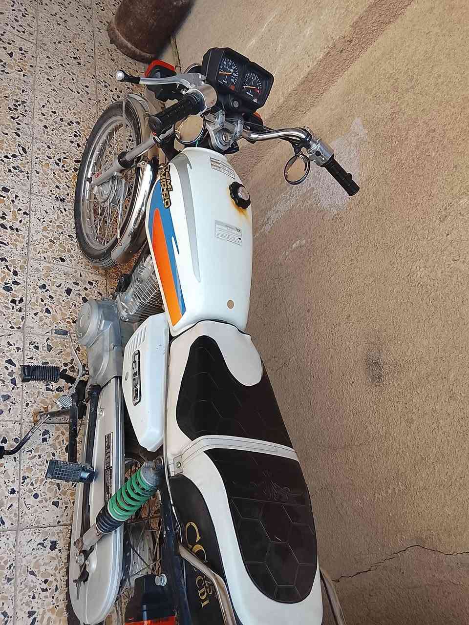 دراجه اربعه كير ايرانيه للبيع
تخم تواير جدد اشاير كهربائية كلها شغاله دراجه مابيها نقص 
سعر 350 الف دينار  مكاني نجف المكرمه وهذا رقمي يريد يشتري يتصل ***********
