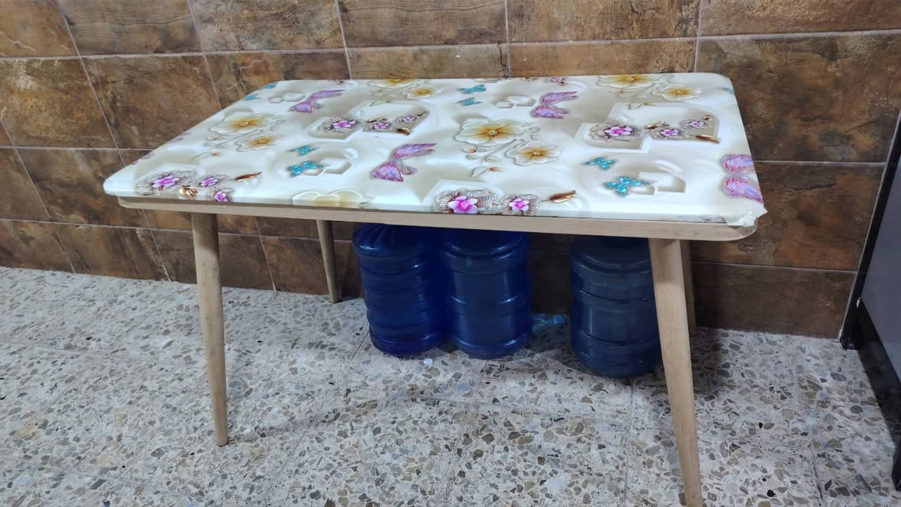 ميز طعام • البياع الشرطة الخامسة